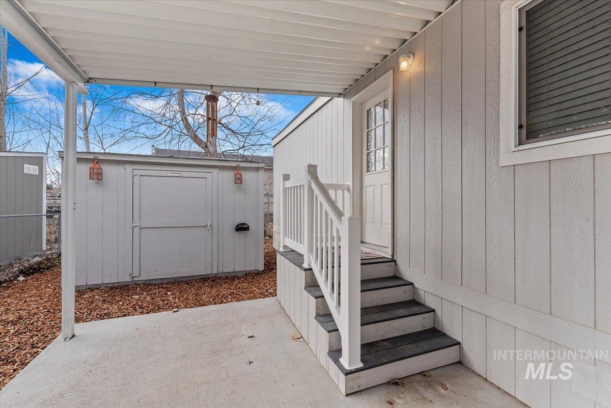 208 E 44th Street Property Photo 16