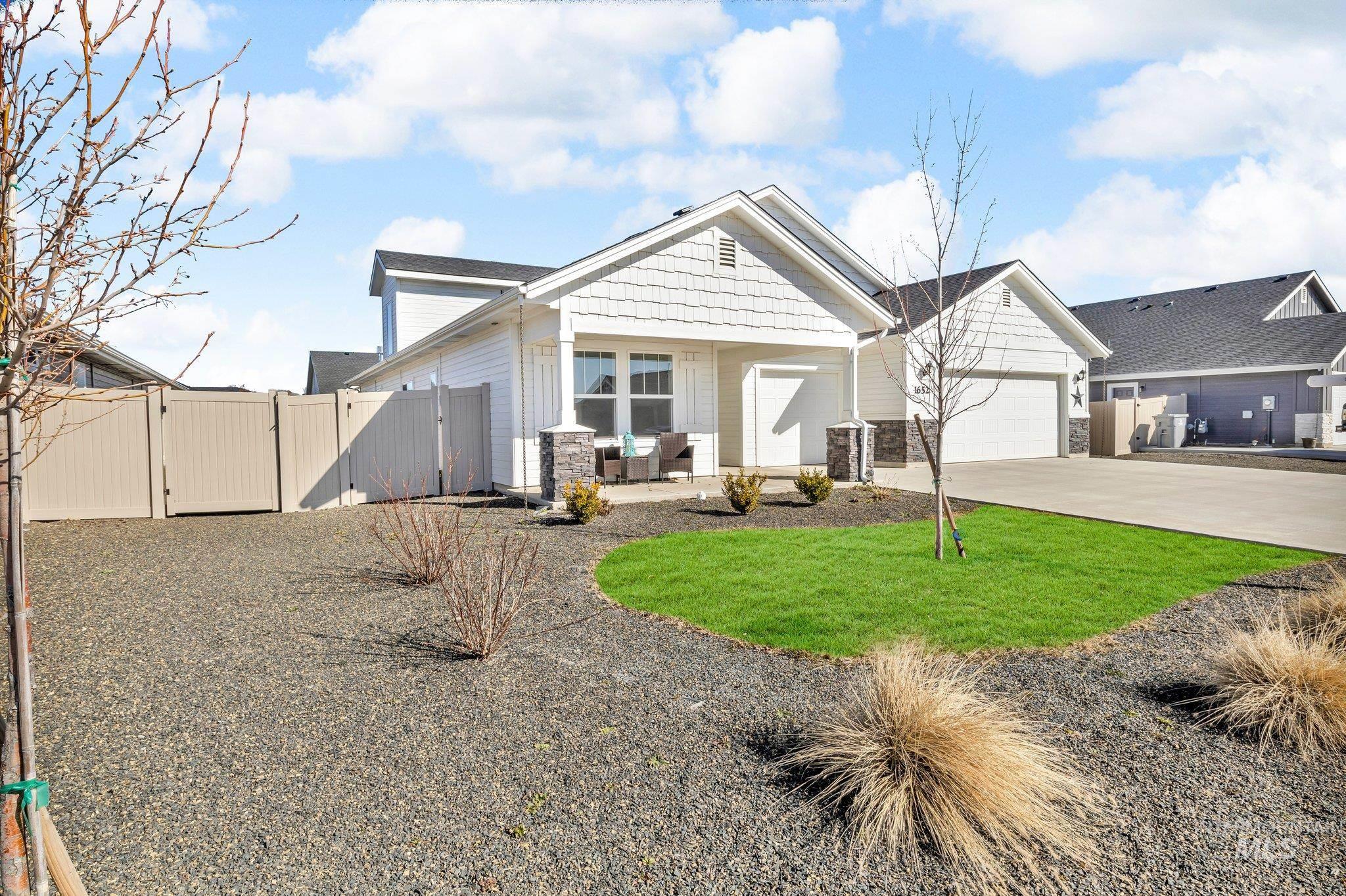 1652 Cashel St Property Photo 2