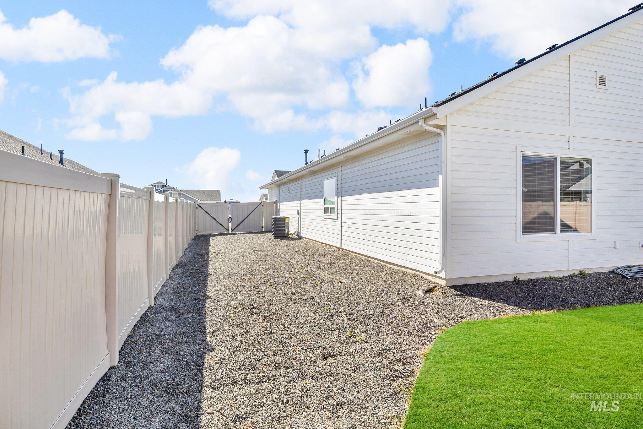 1652 Cashel St Property Photo 41