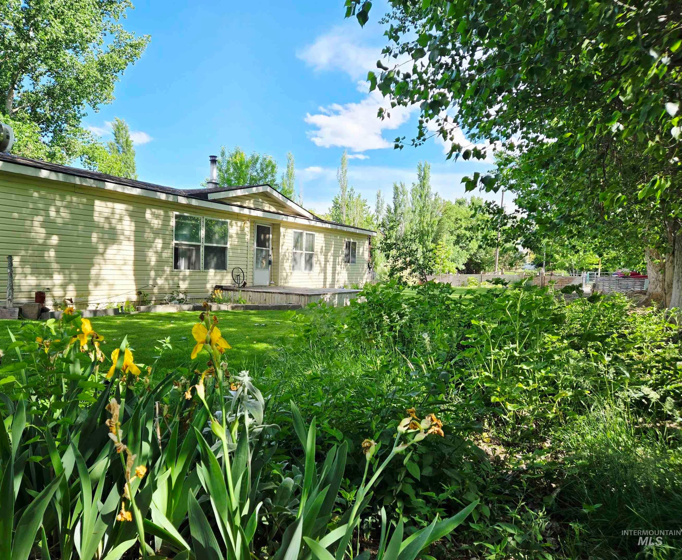 1092 Serenity Dr Property Photo 3