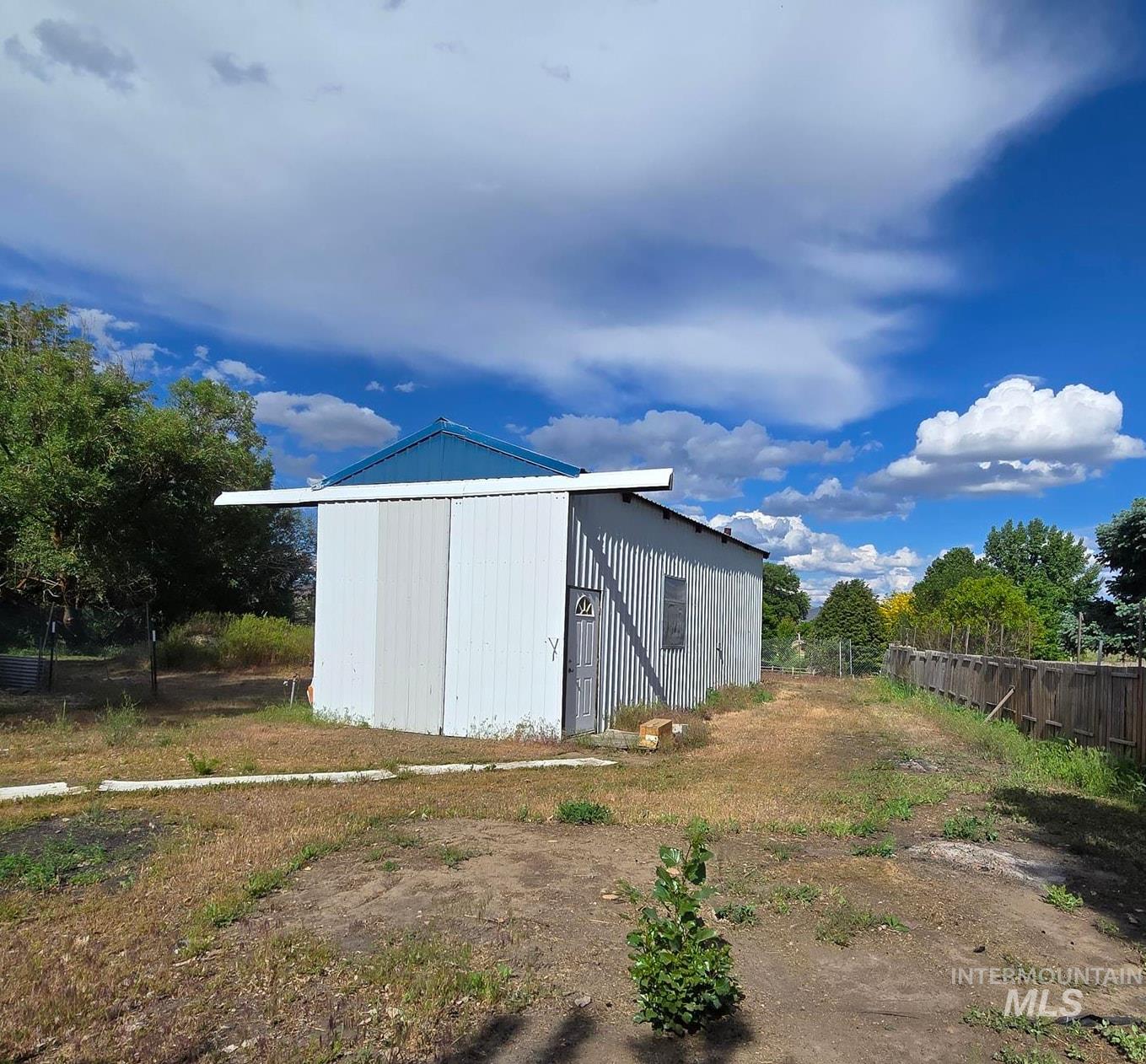 1092 Serenity Dr Property Photo 4