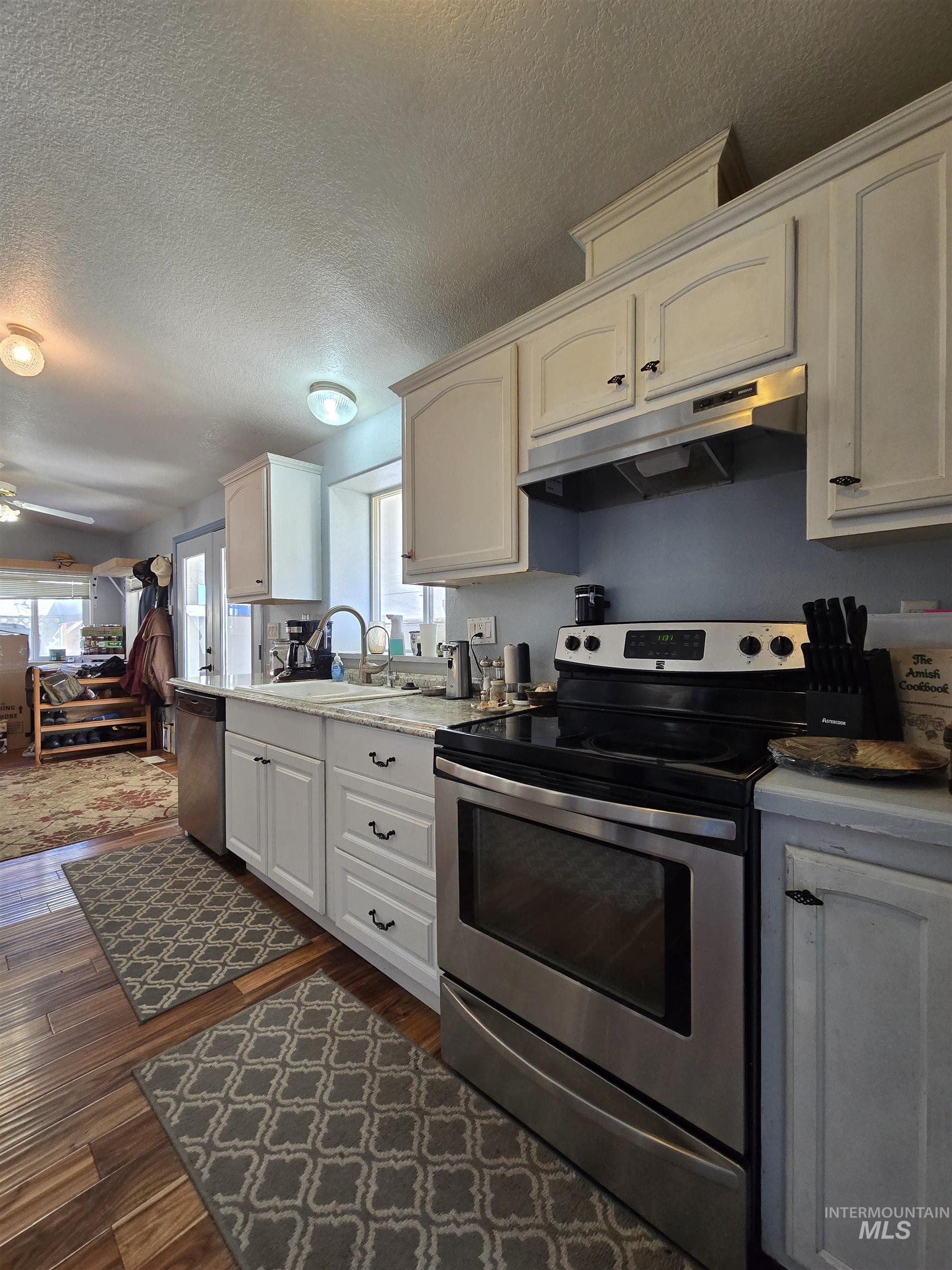 1092 Serenity Dr Property Photo 5