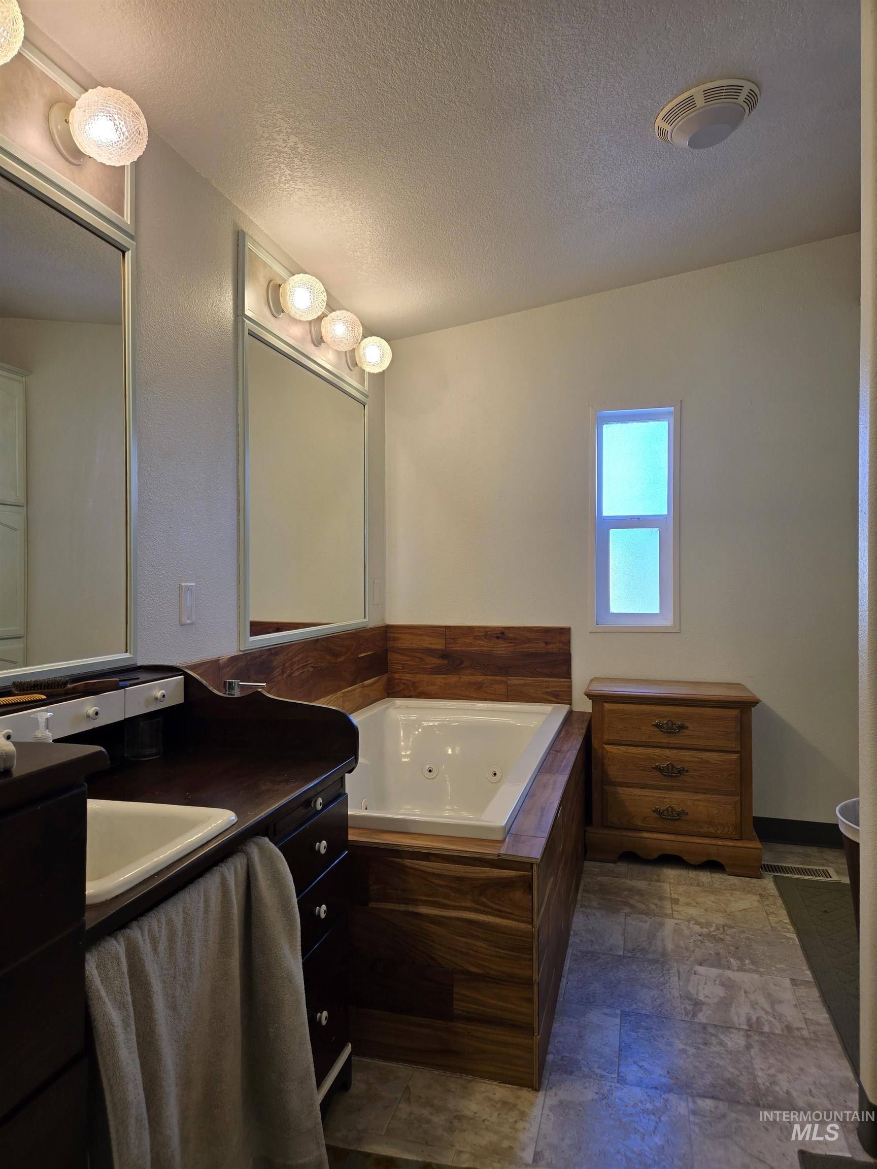 1092 Serenity Dr Property Photo 14