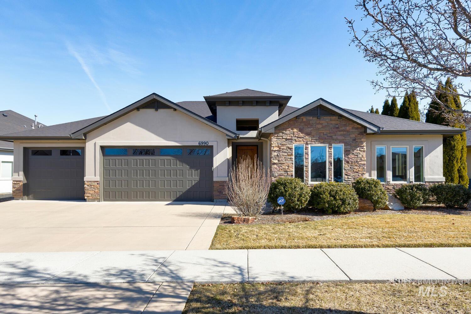 6990 N Moon Drummer Way Property Photo
