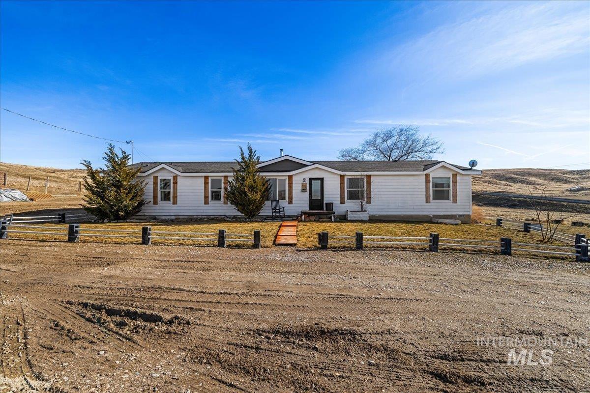 16754 Deer Flat Property Photo 1