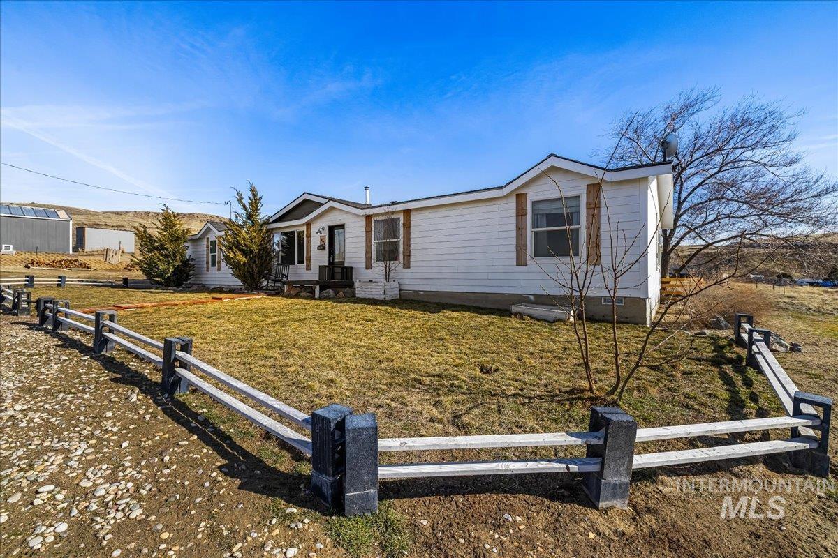 16754 Deer Flat Property Photo 3