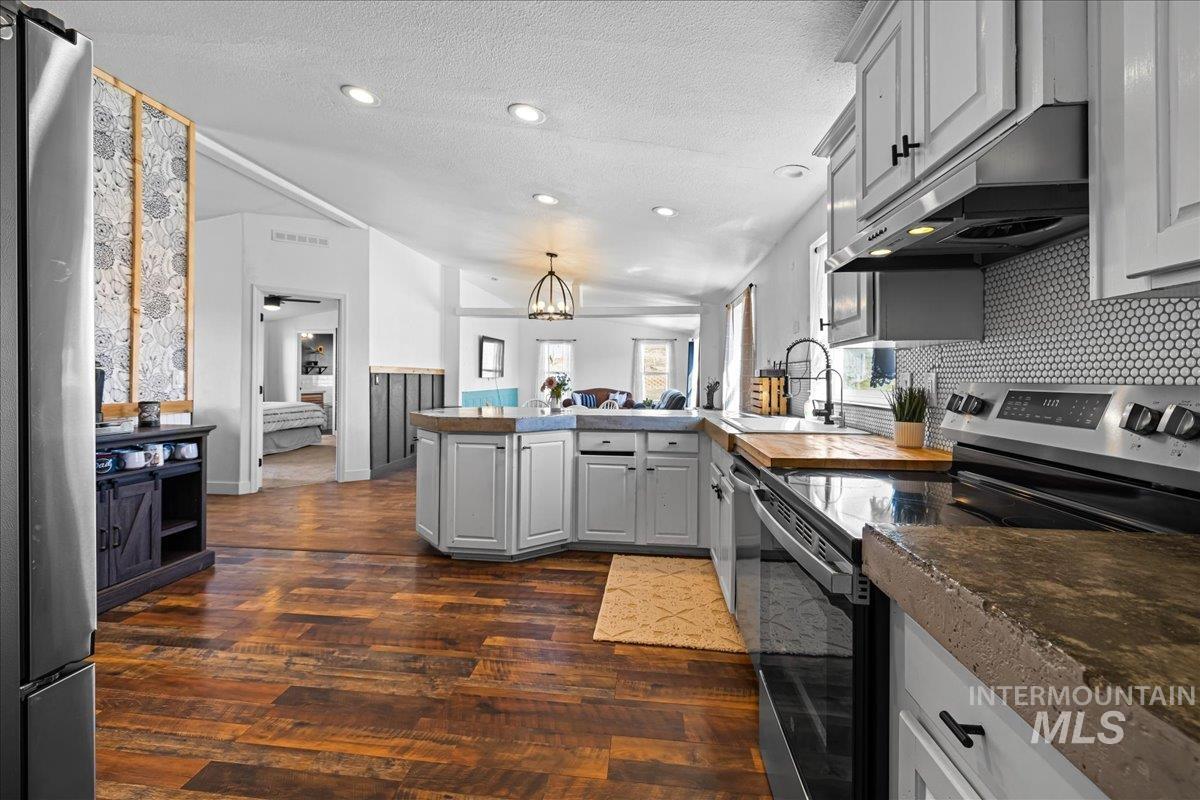16754 Deer Flat Property Photo 11