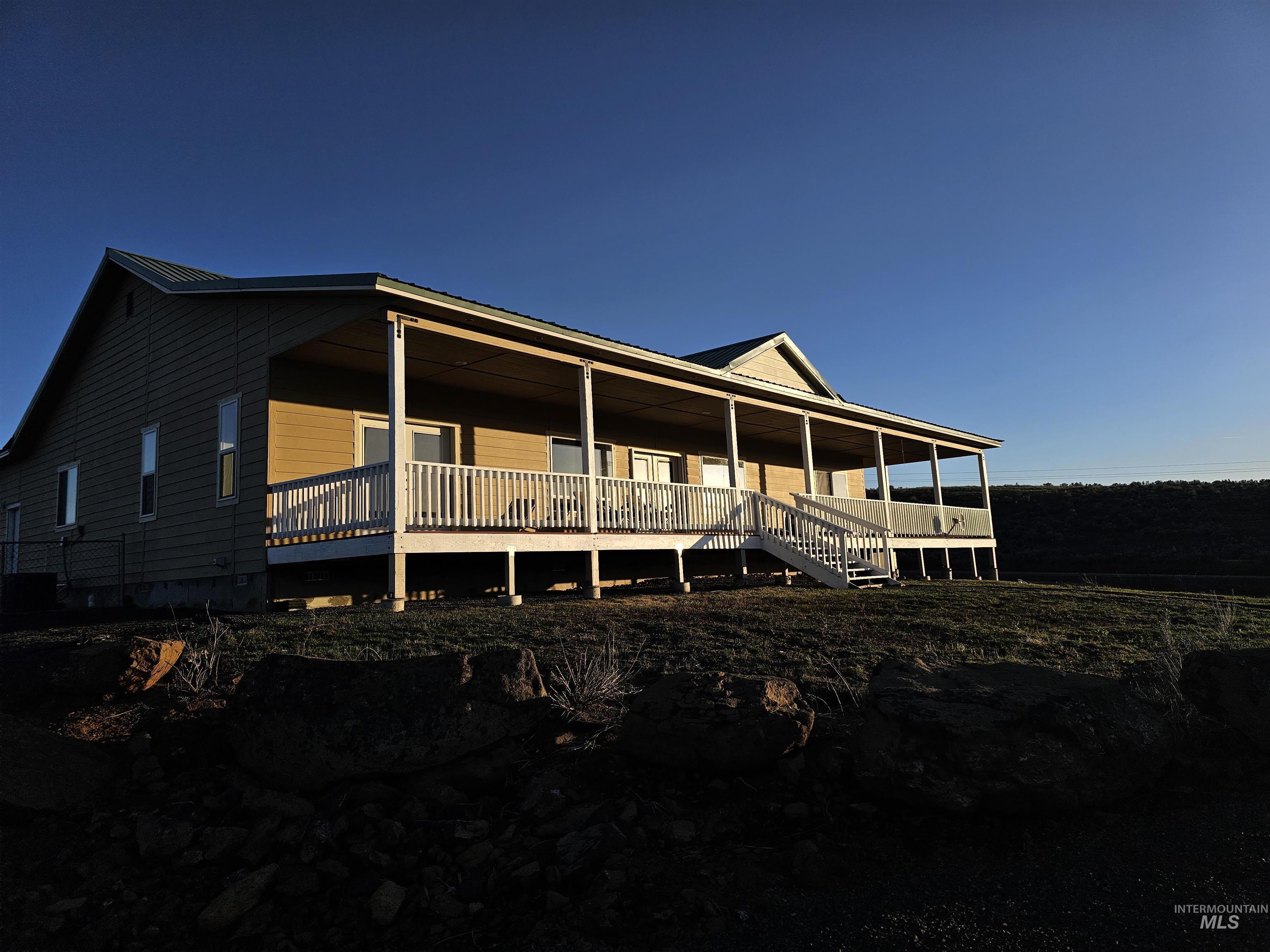 2426 Dixie Creek Road Property Photo 3