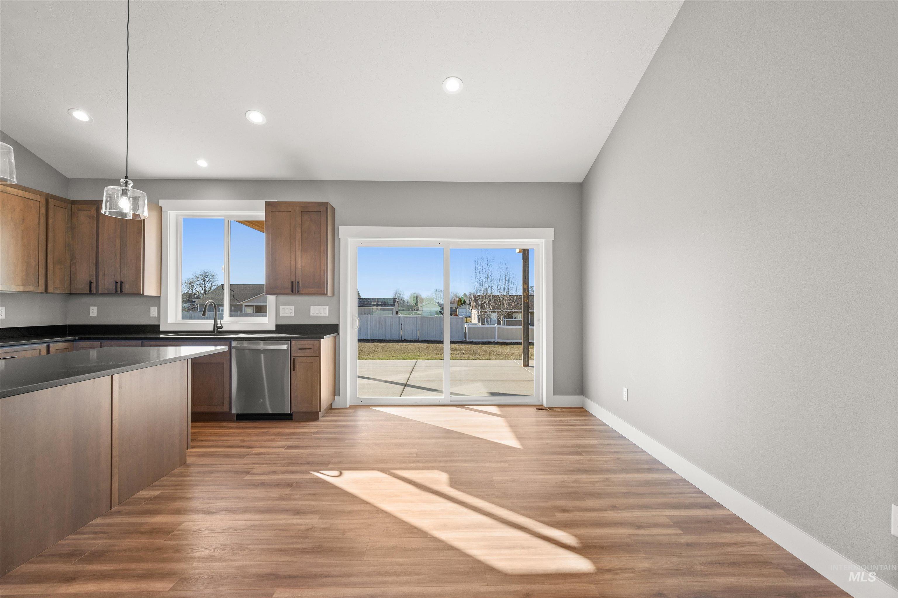 3728 Skyview Drive Property Photo 8