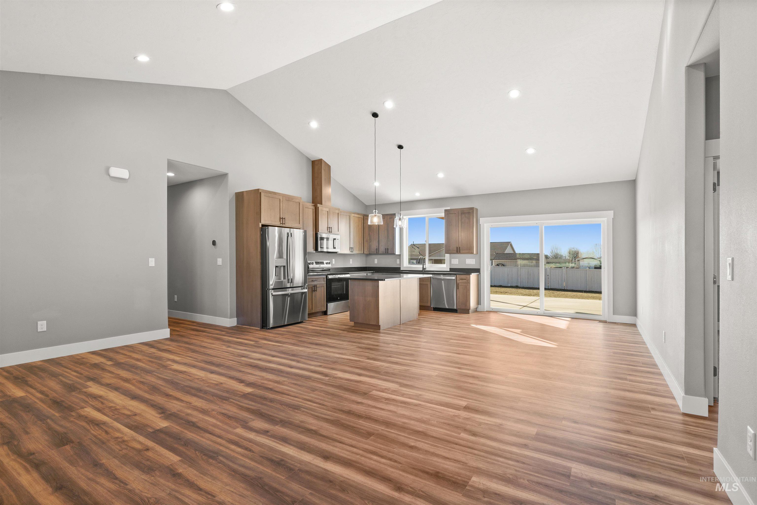 3728 Skyview Drive Property Photo 9