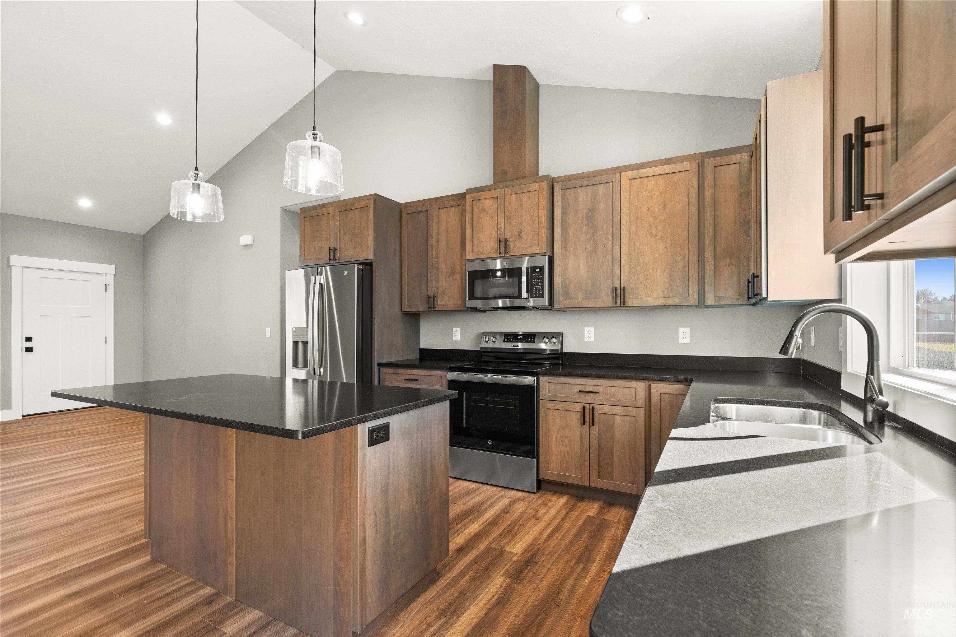 3728 Skyview Drive Property Photo 12