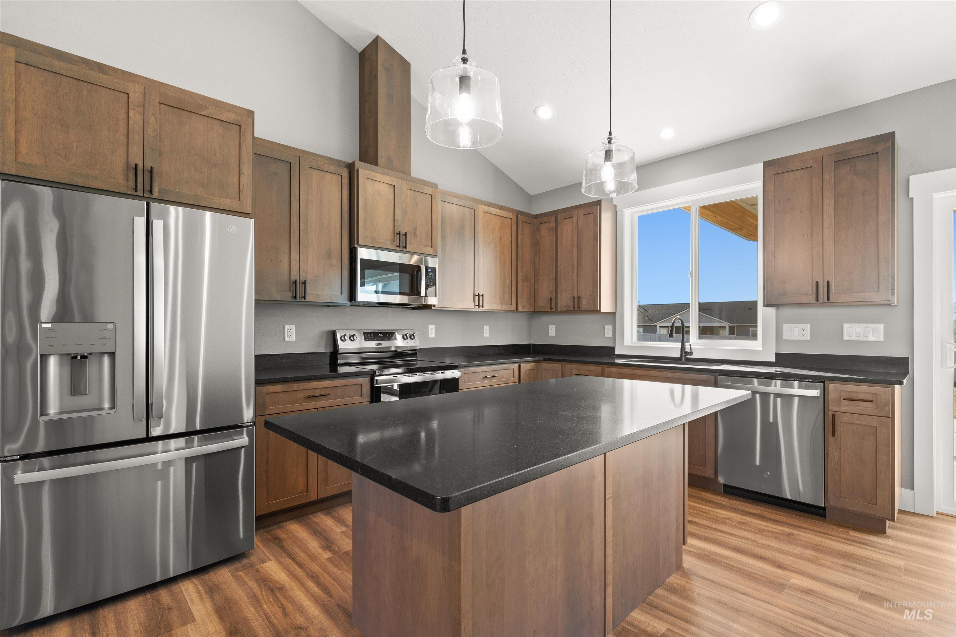 3728 Skyview Drive Property Photo 15