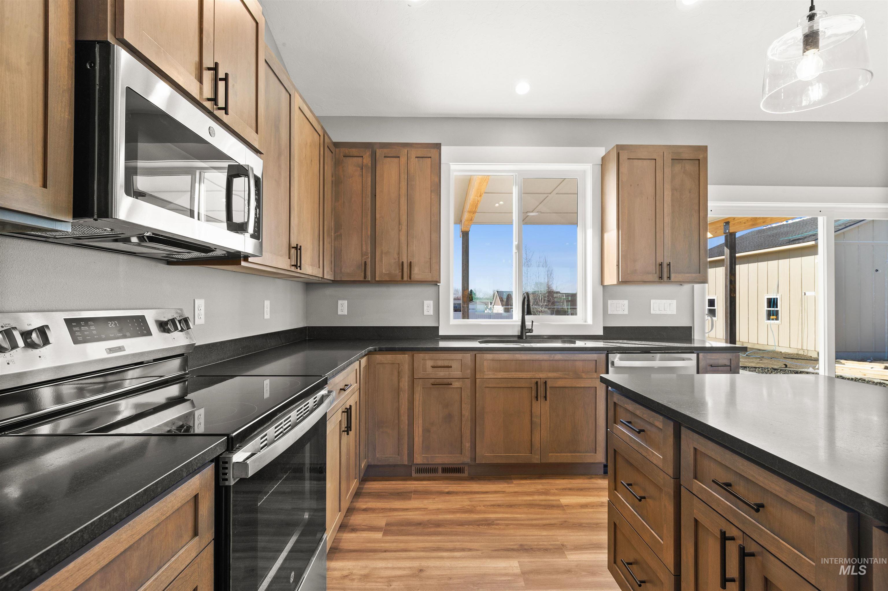 3728 Skyview Drive Property Photo 16