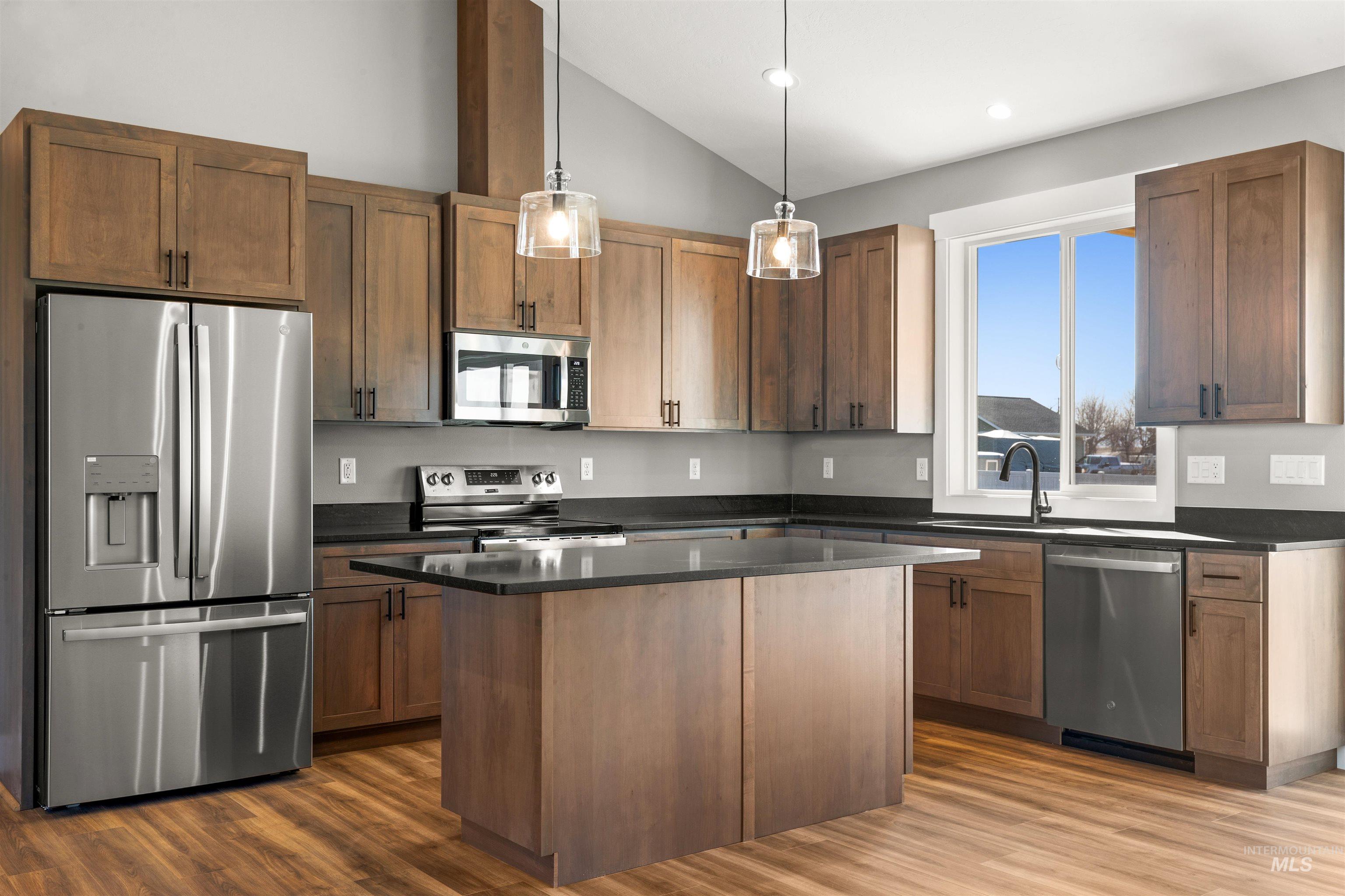 3728 Skyview Drive Property Photo 18
