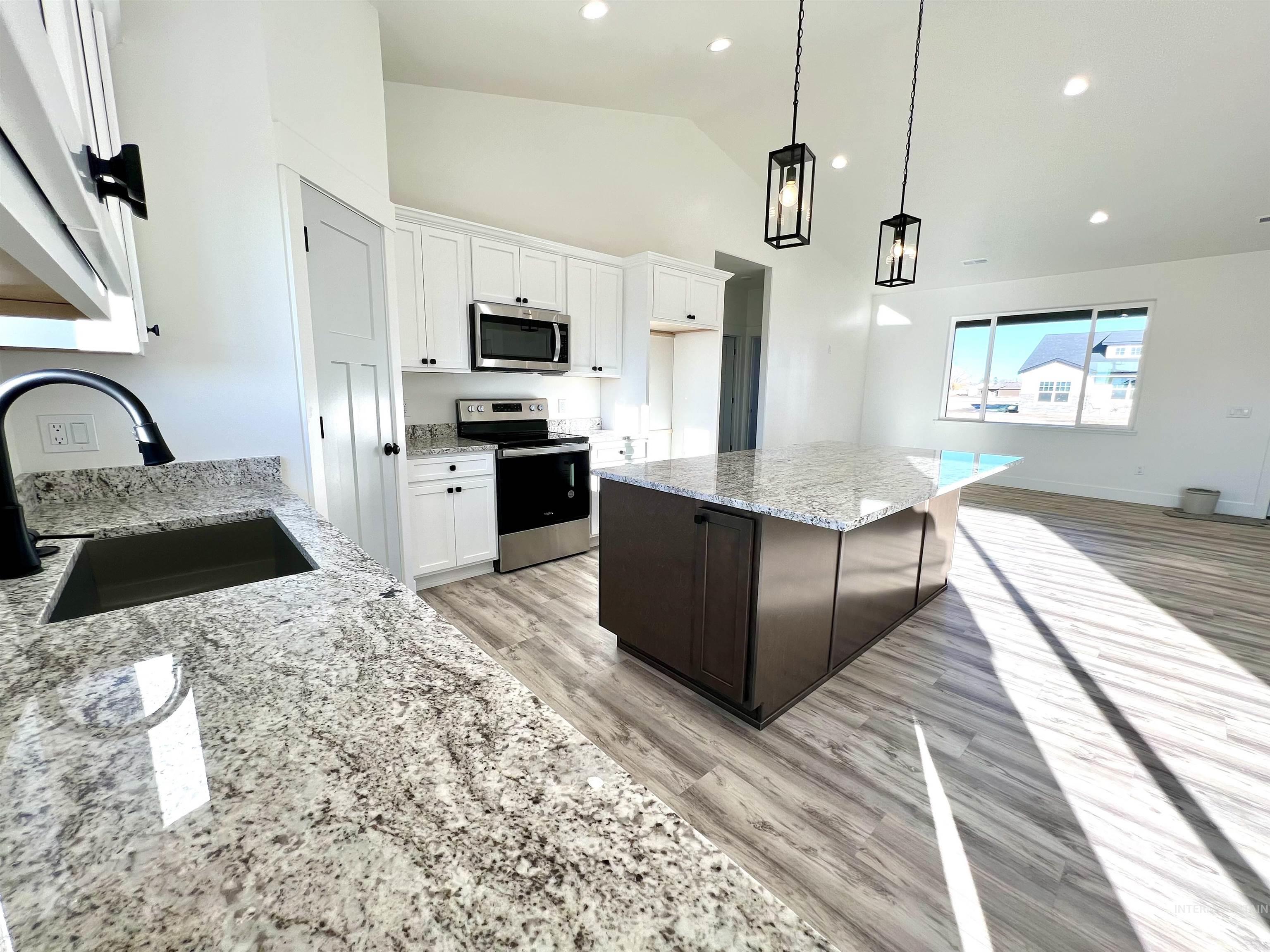 1421 Meadow Lane Property Photo 3