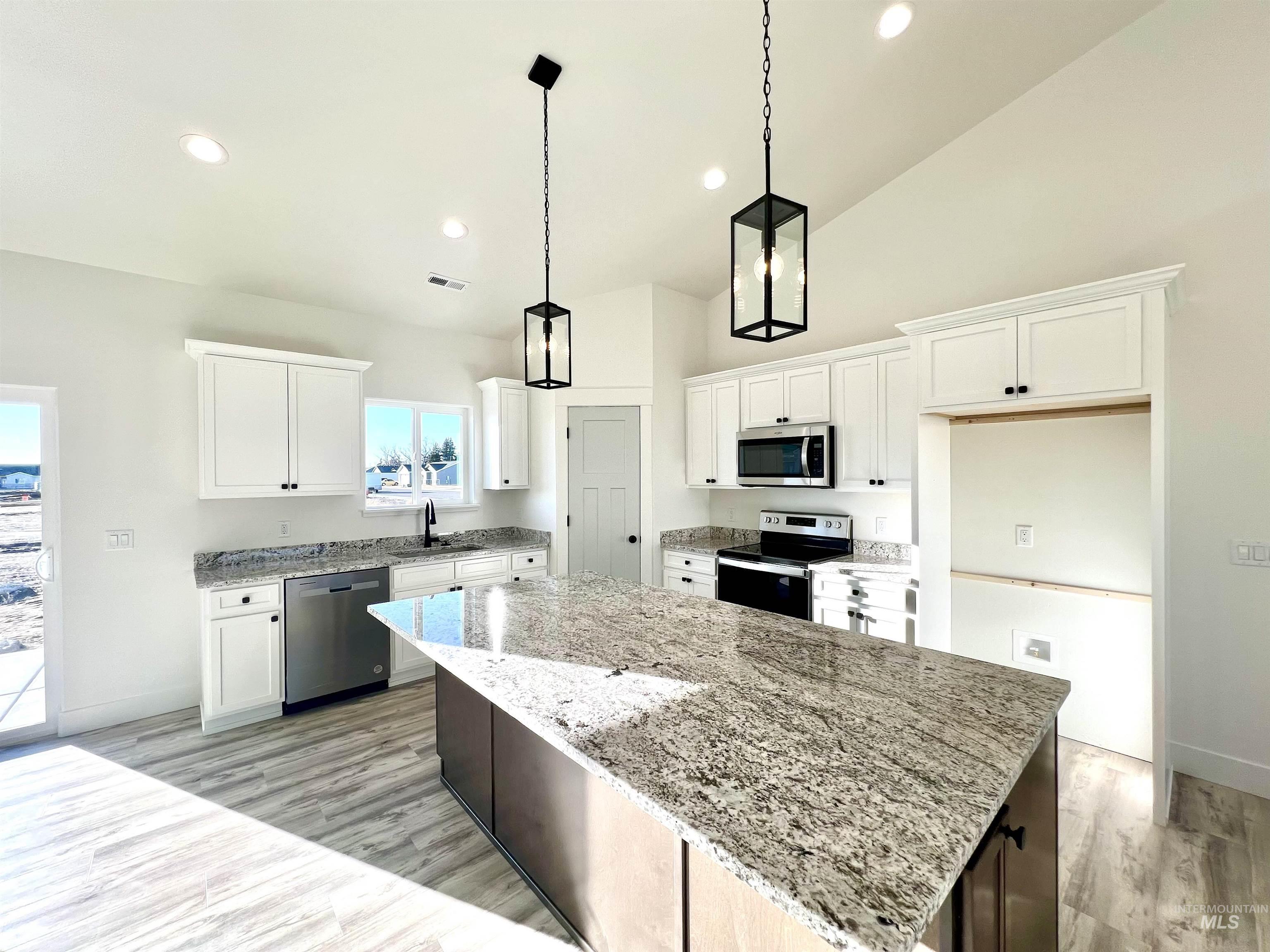1421 Meadow Lane Property Photo 4