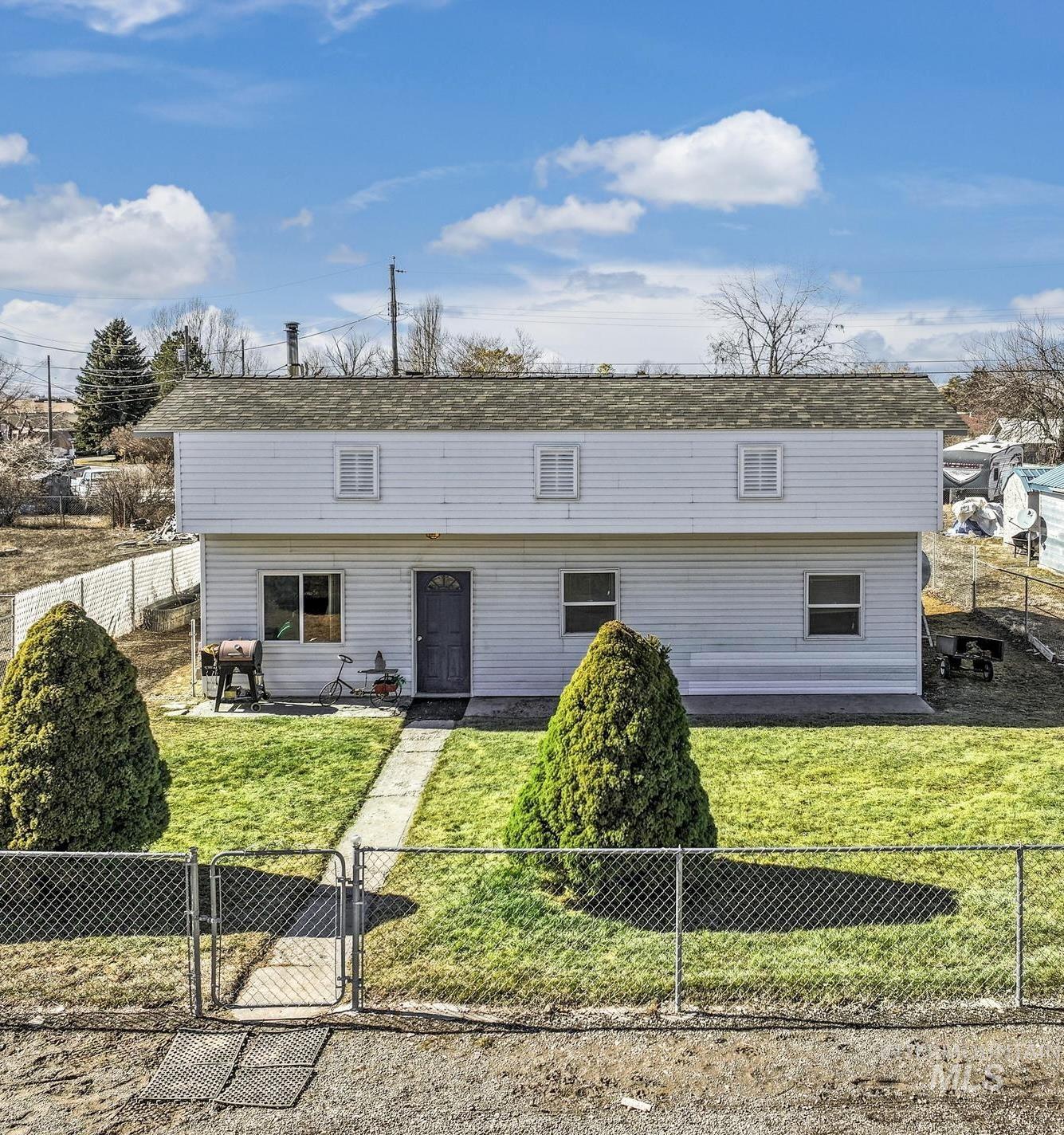 672 3rd St E Property Photo