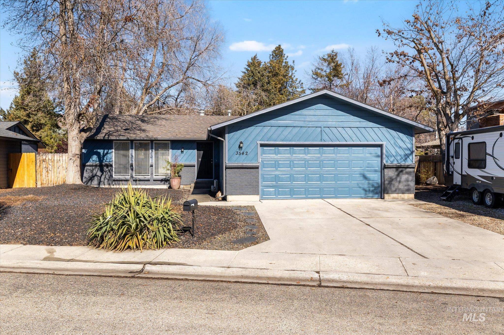 3542 W Forsythia Property Photo 2