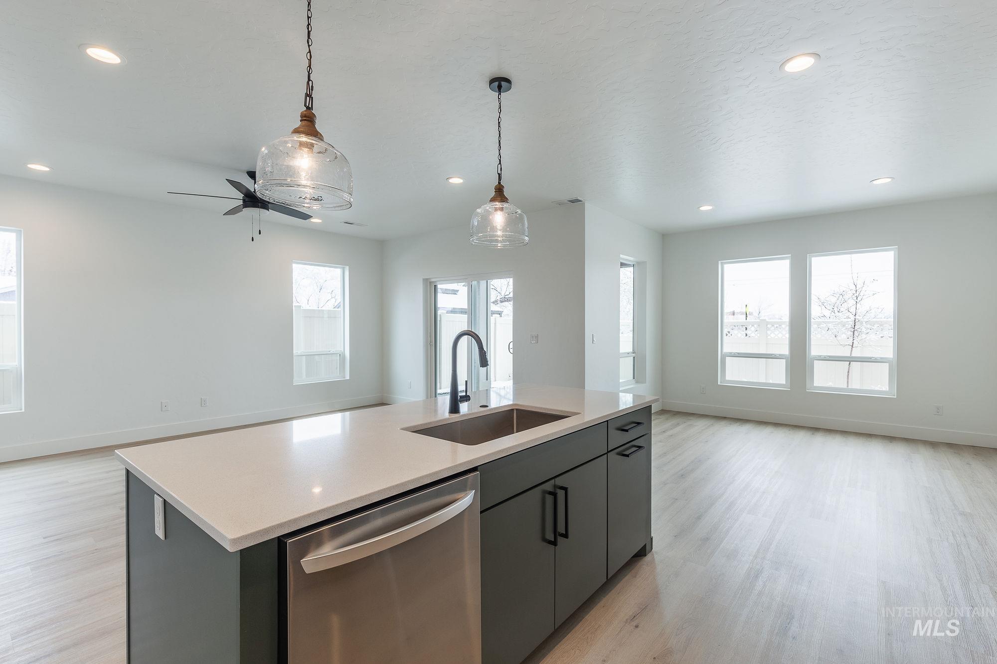 941 E Bissett Street Property Photo 14