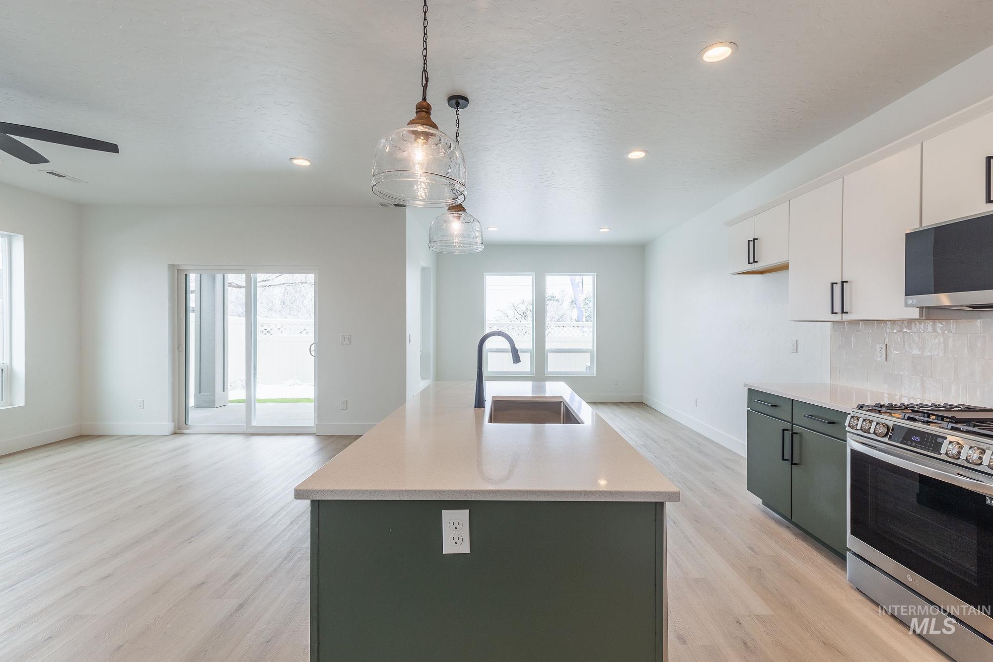 941 E Bissett Street Property Photo 16