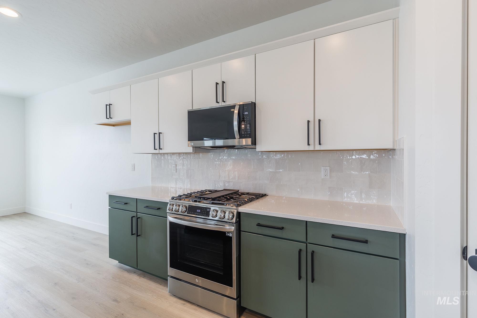 941 E Bissett Street Property Photo 18