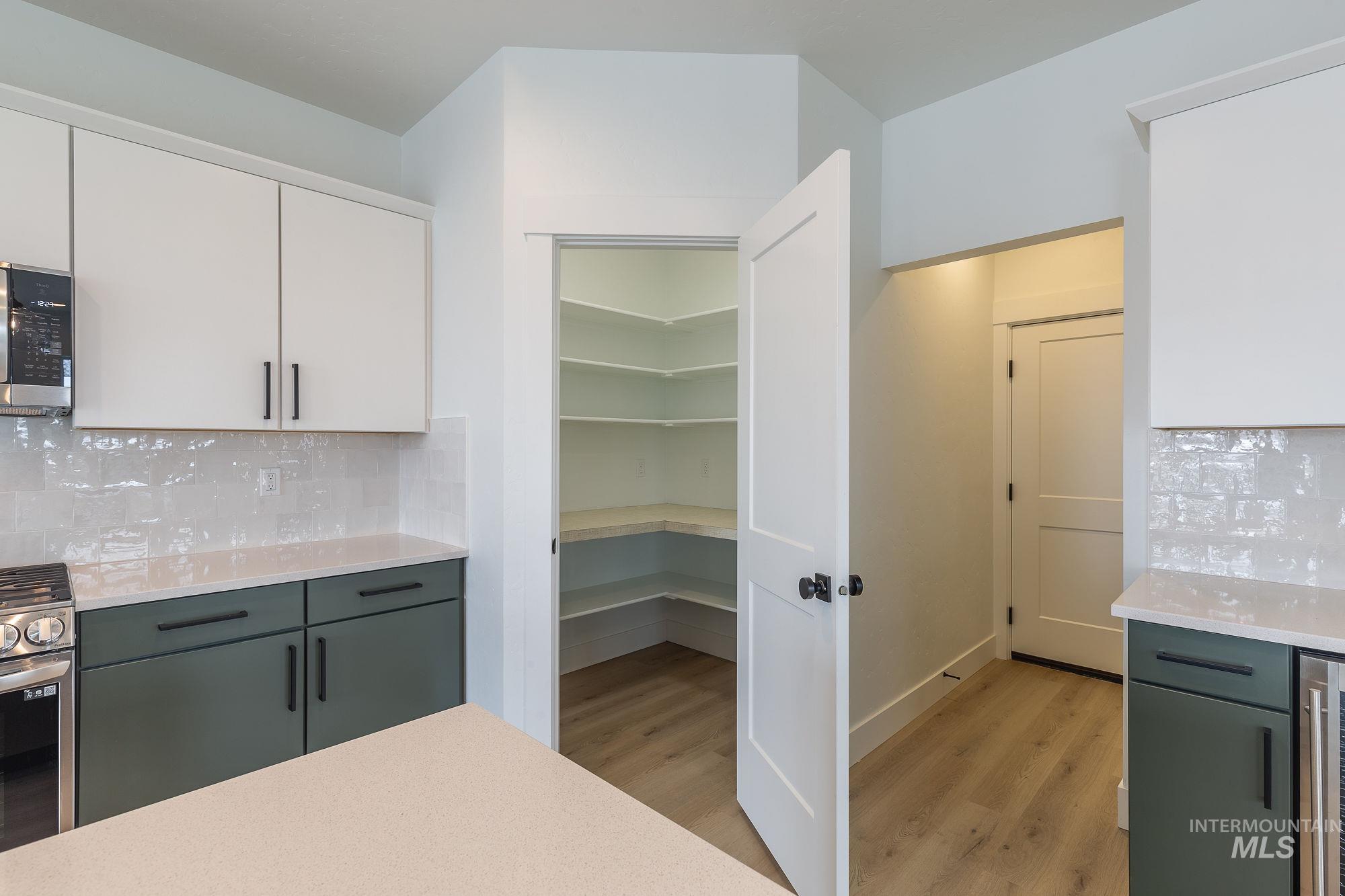 941 E Bissett Street Property Photo 19