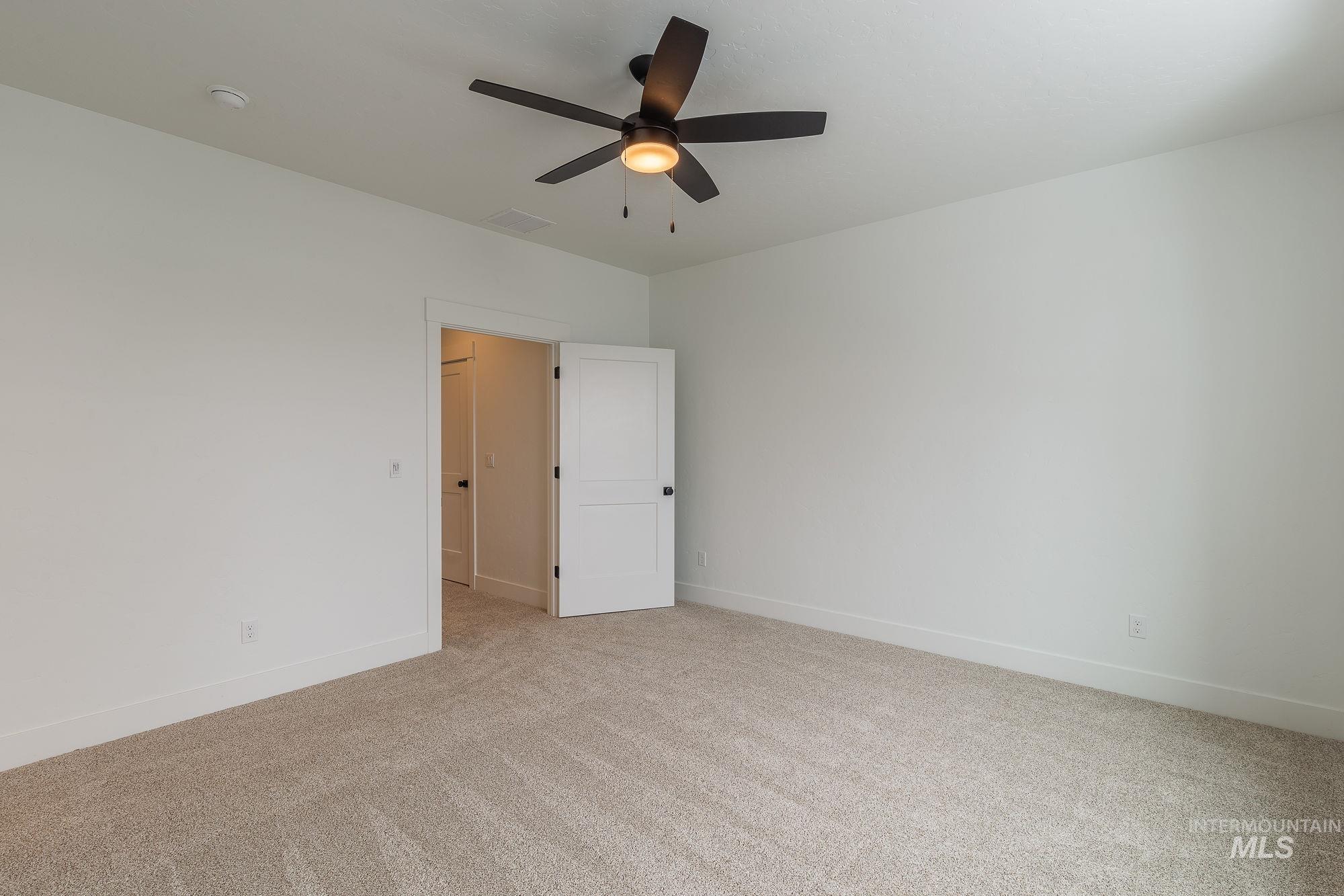 941 E Bissett Street Property Photo 27
