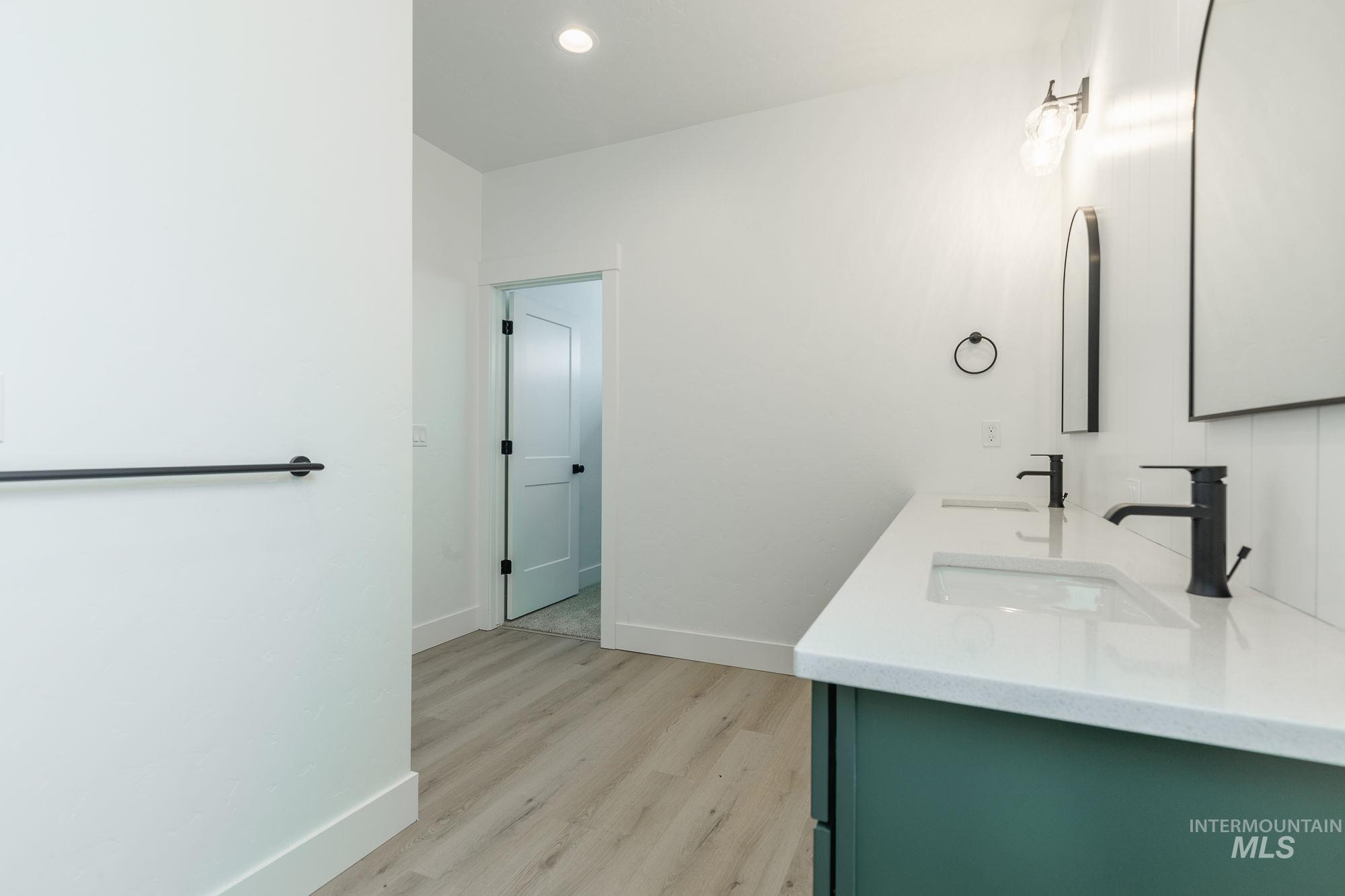 941 E Bissett Street Property Photo 31