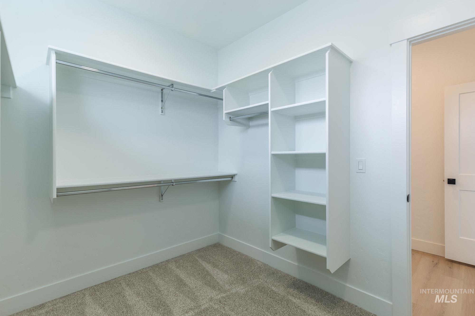 941 E Bissett Street Property Photo 35