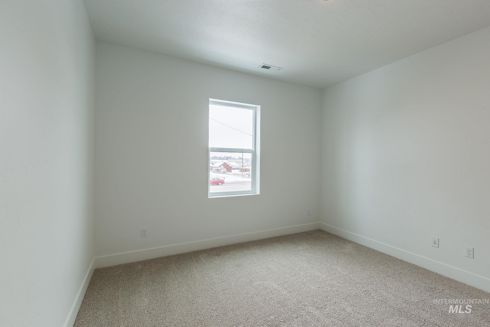 941 E Bissett Street Property Photo 38