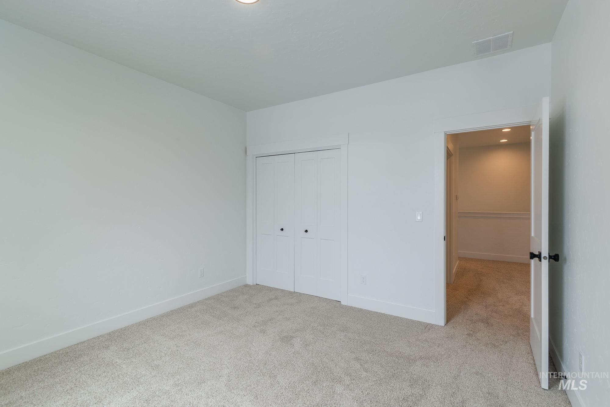 941 E Bissett Street Property Photo 44