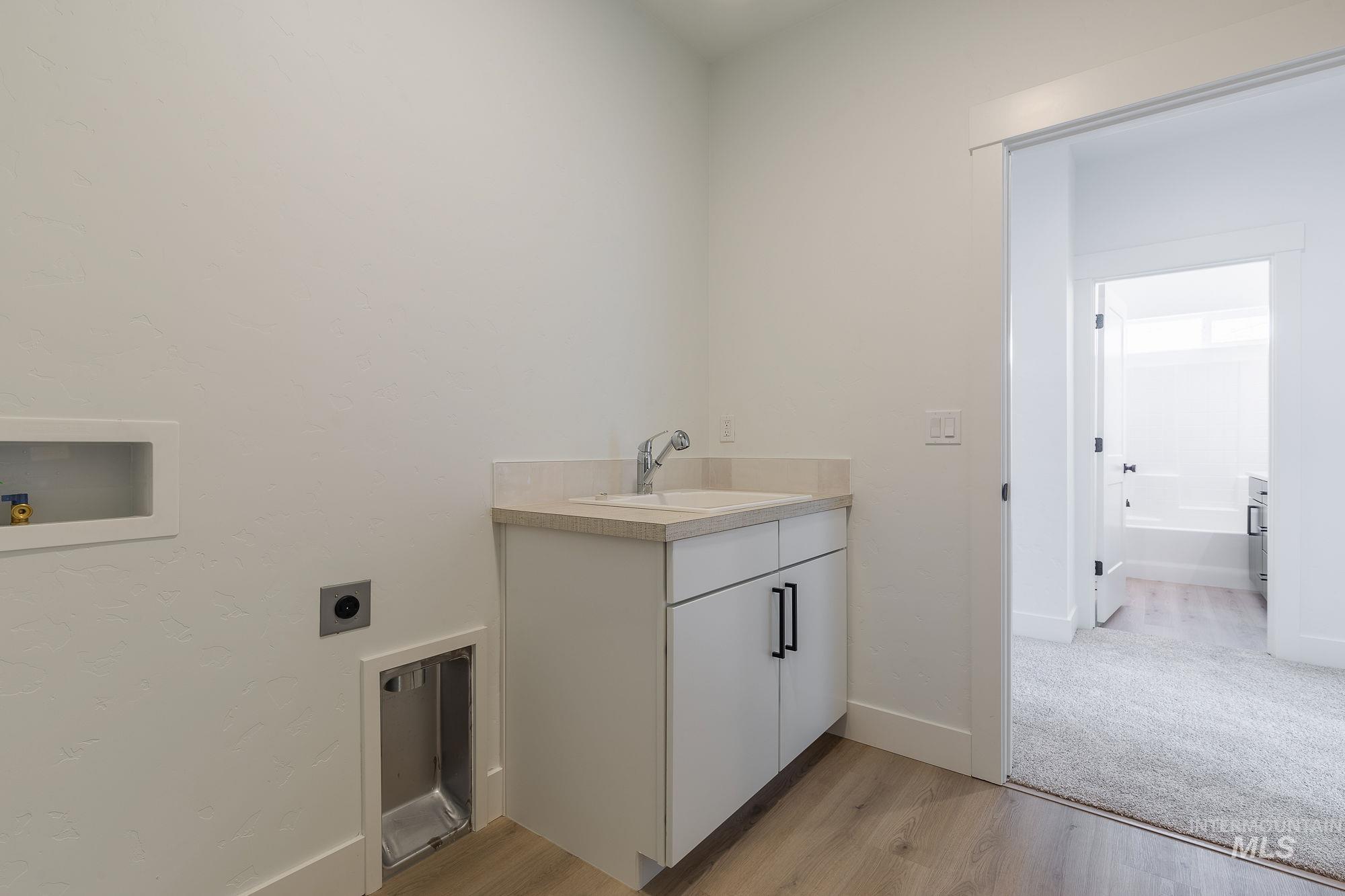 941 E Bissett Street Property Photo 49