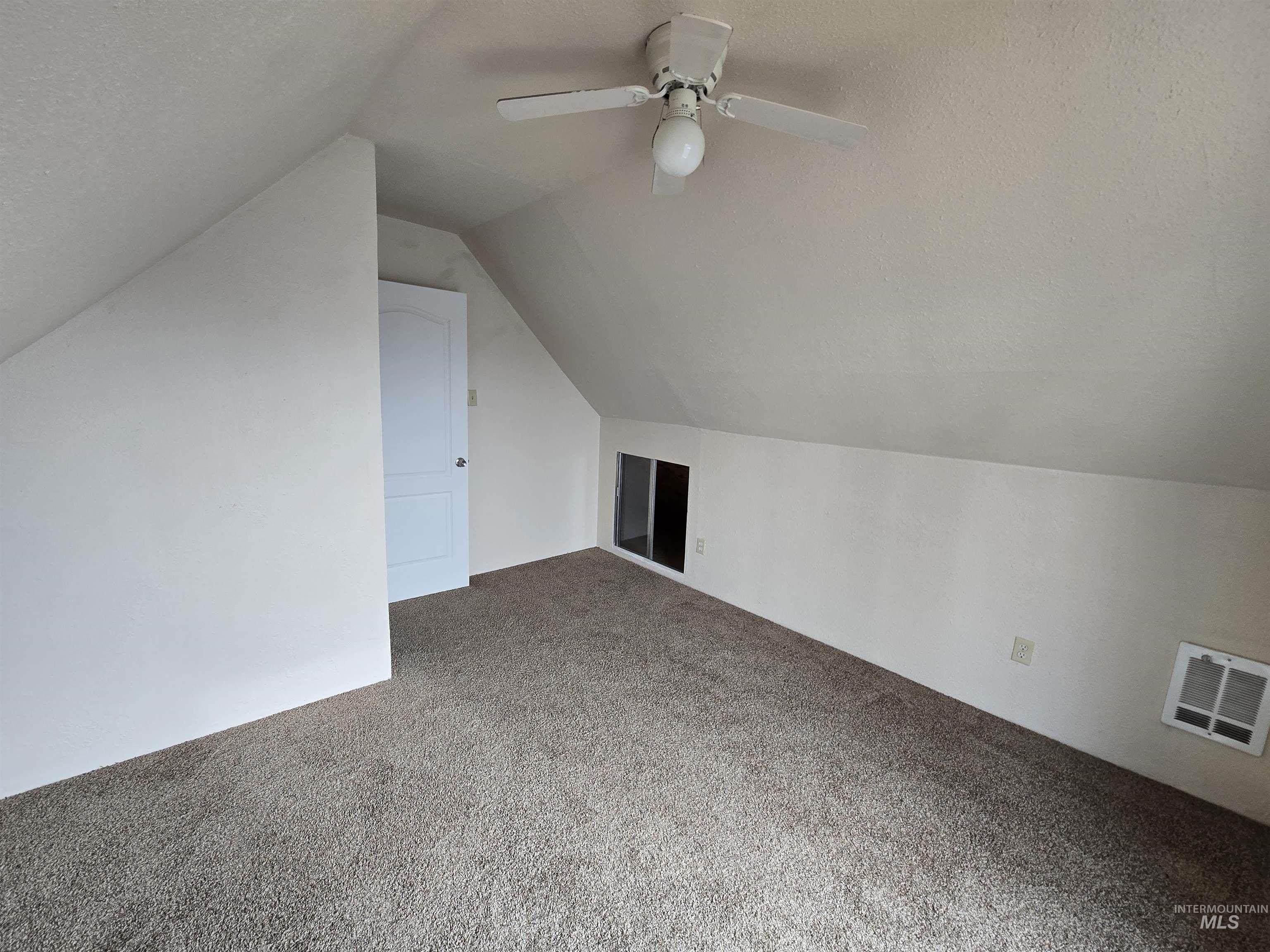 528 4th Ave W Property Photo 27