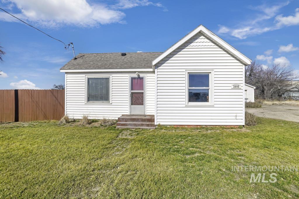 2095 Orchard Dr E Property Photo