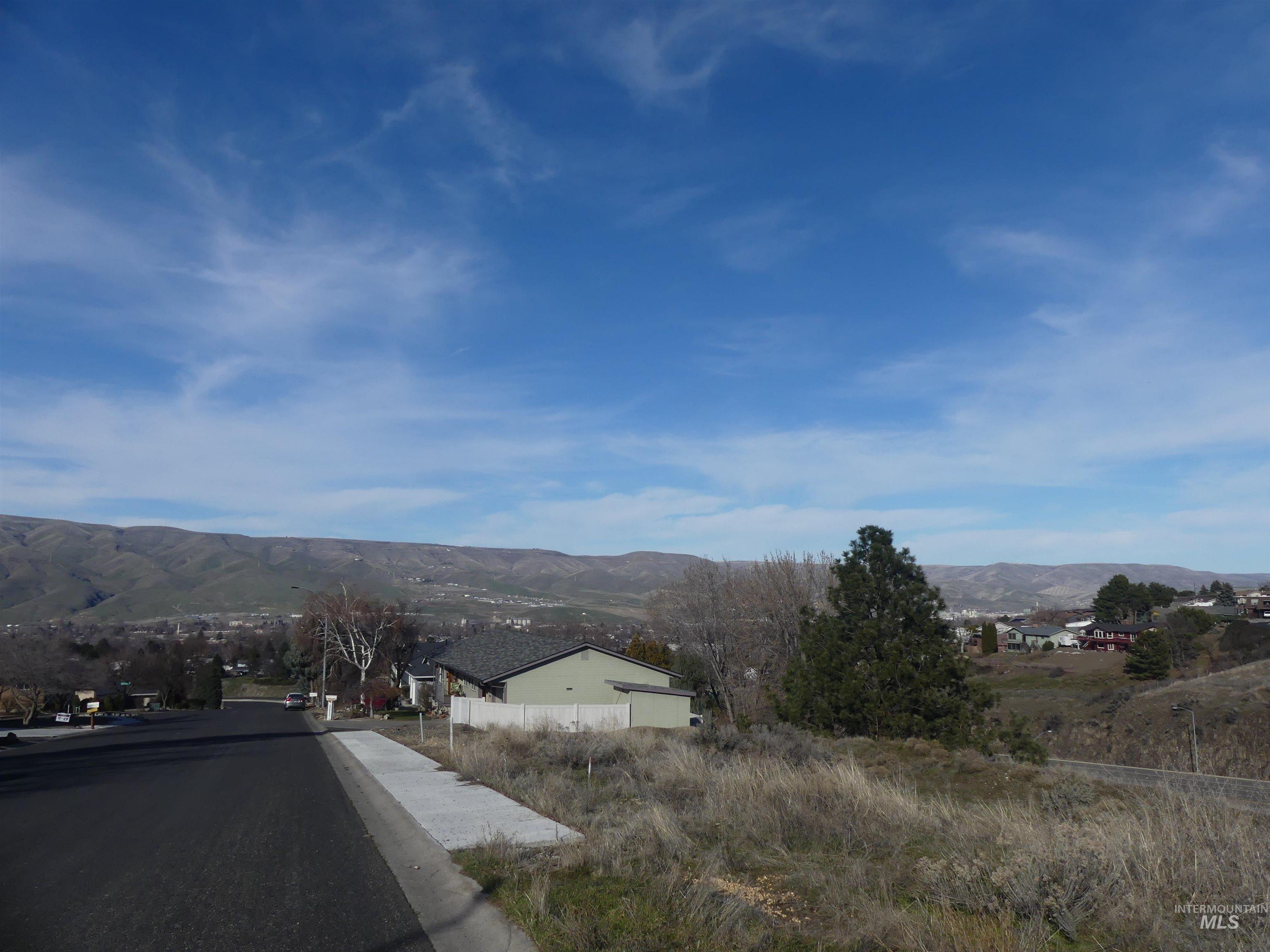 2987 Knollcrest Dr Property Photo