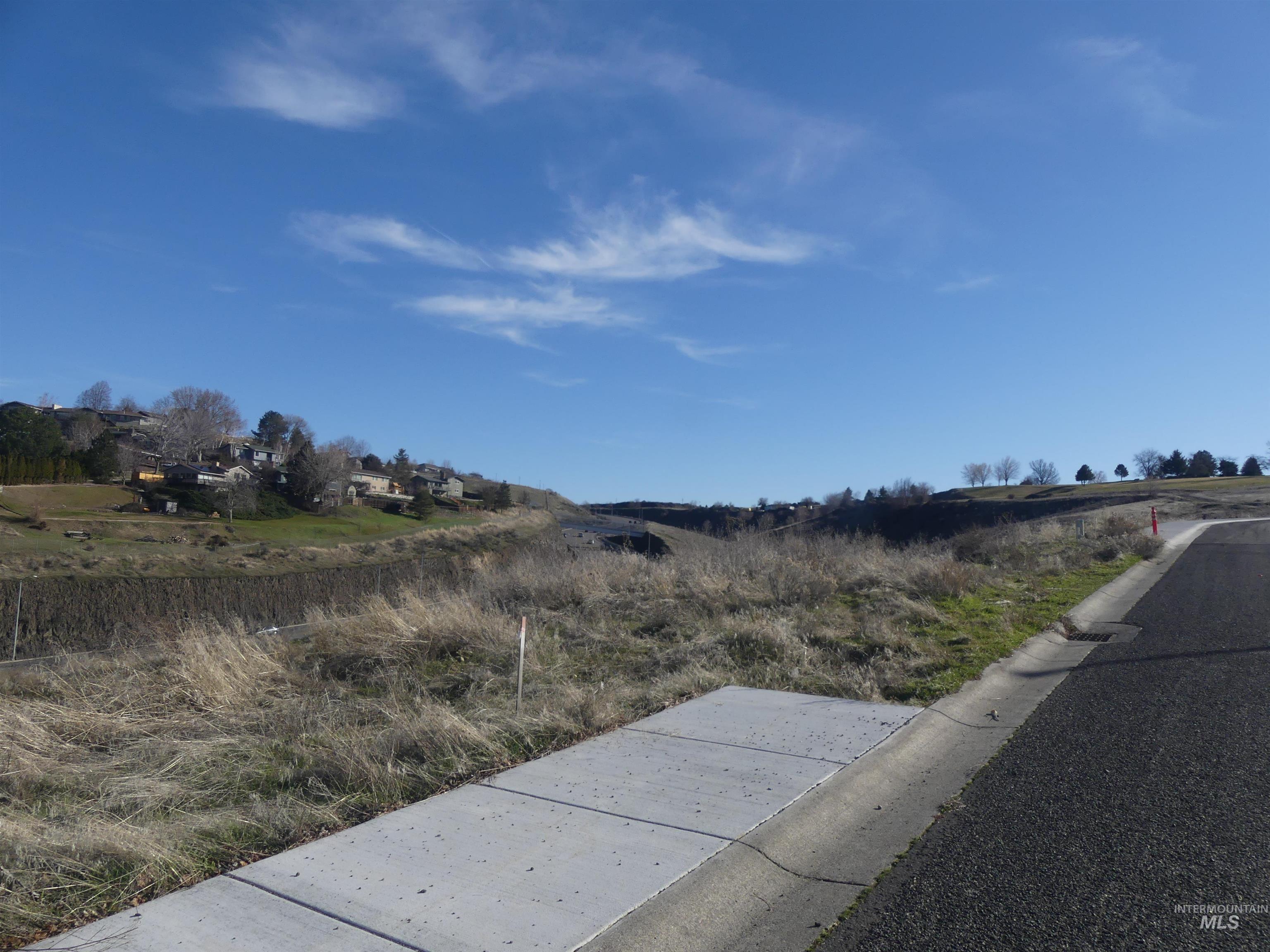 2987 Knollcrest Dr Property Photo 6