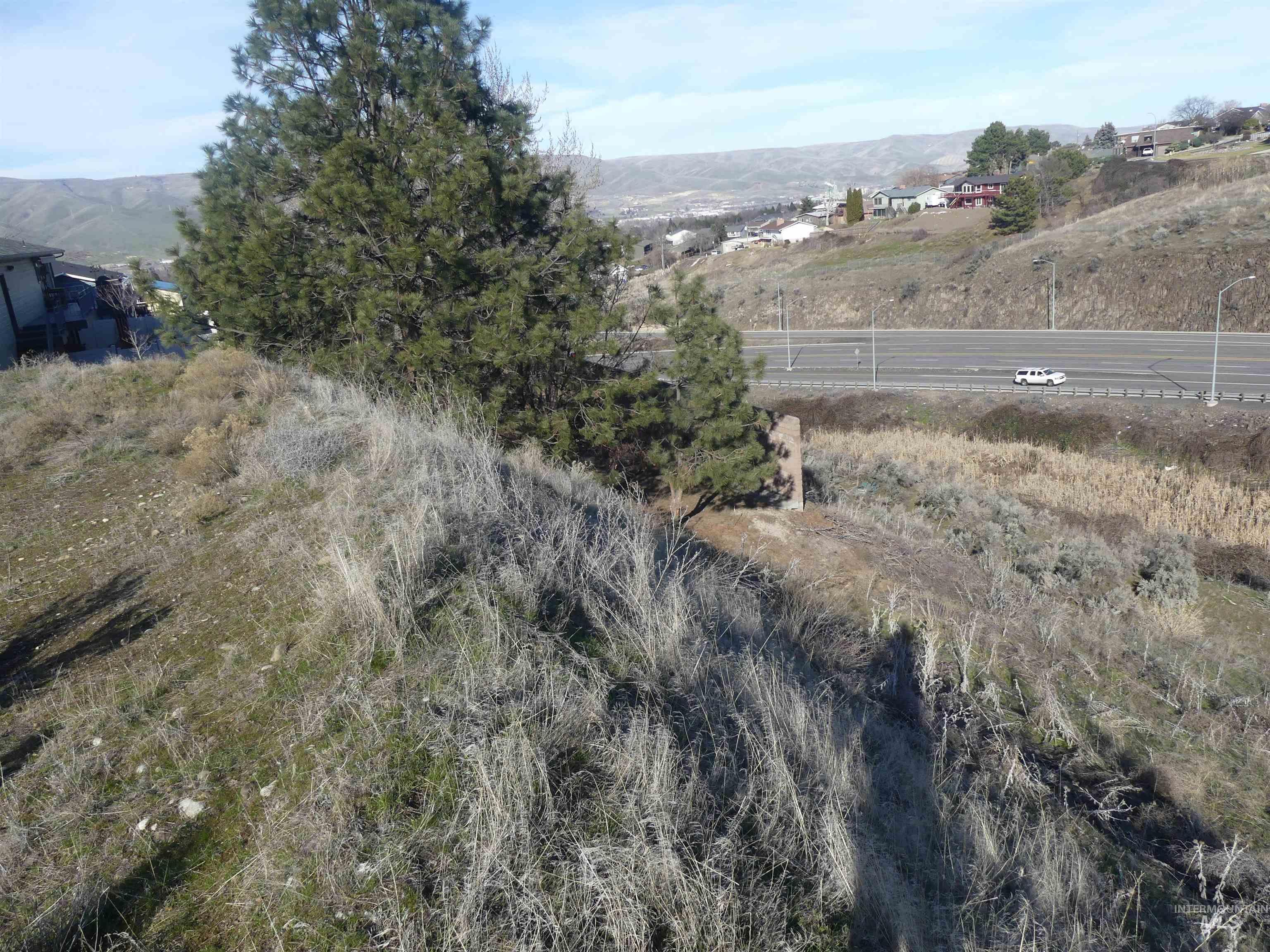 2987 Knollcrest Dr Property Photo 18