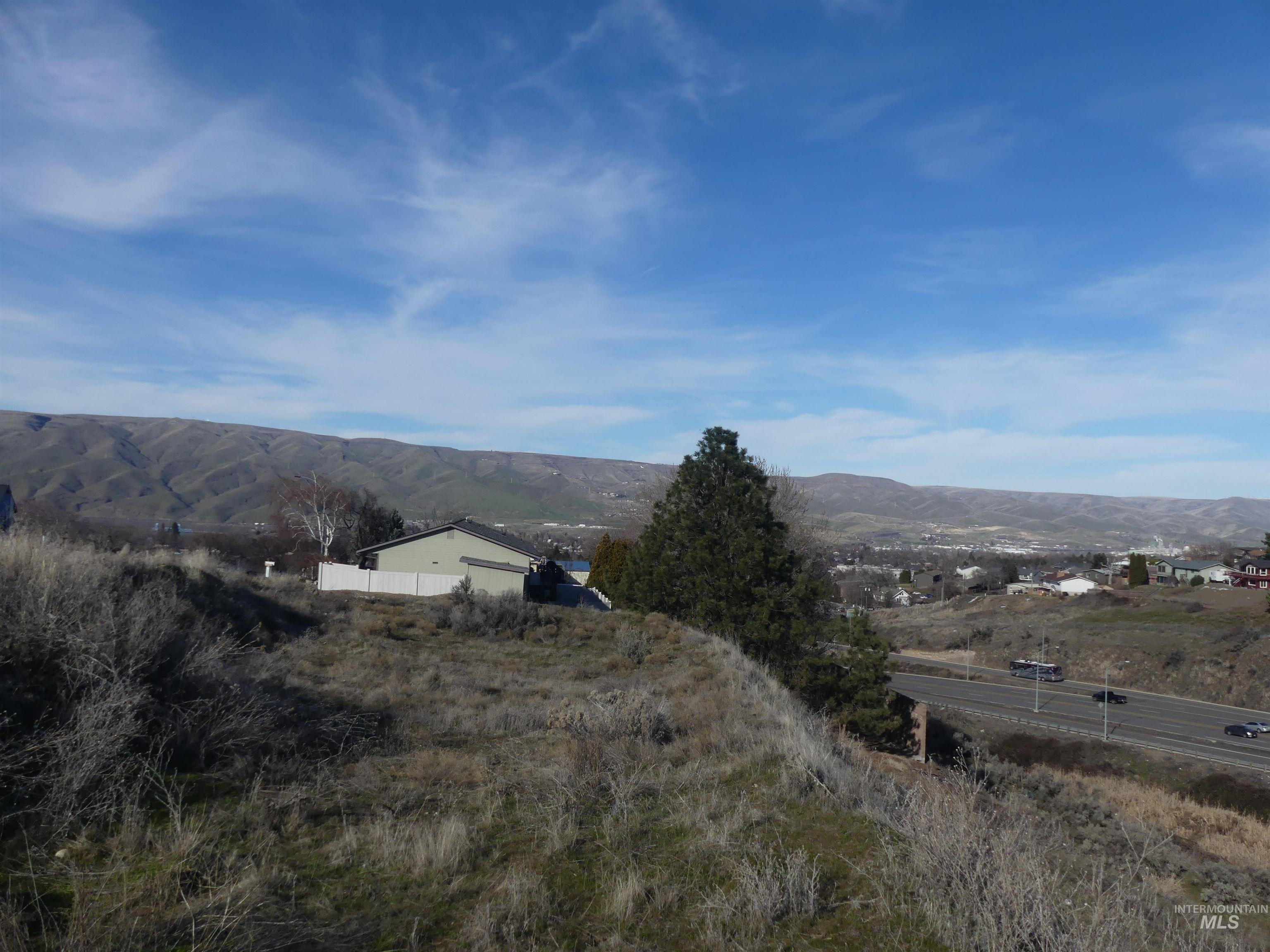 2987 Knollcrest Dr Property Photo 22