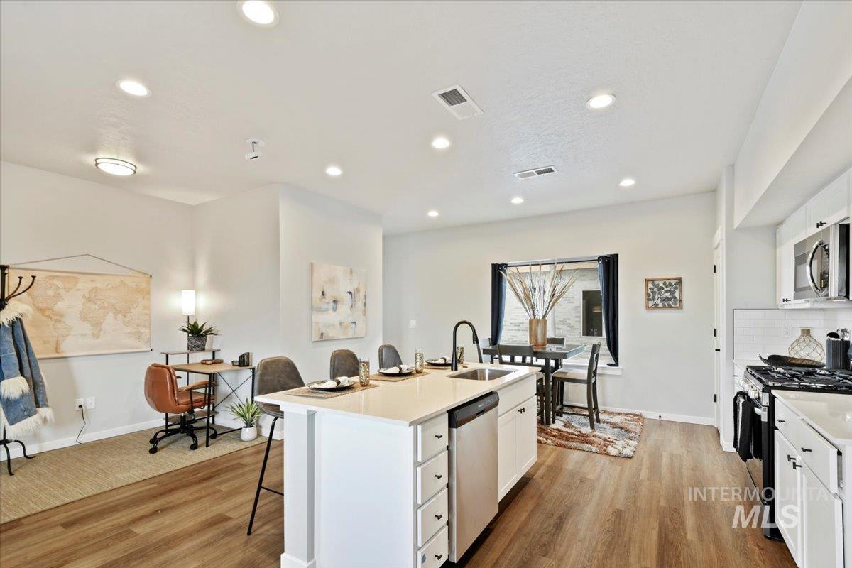 523 N Lucy Lane Property Photo 8