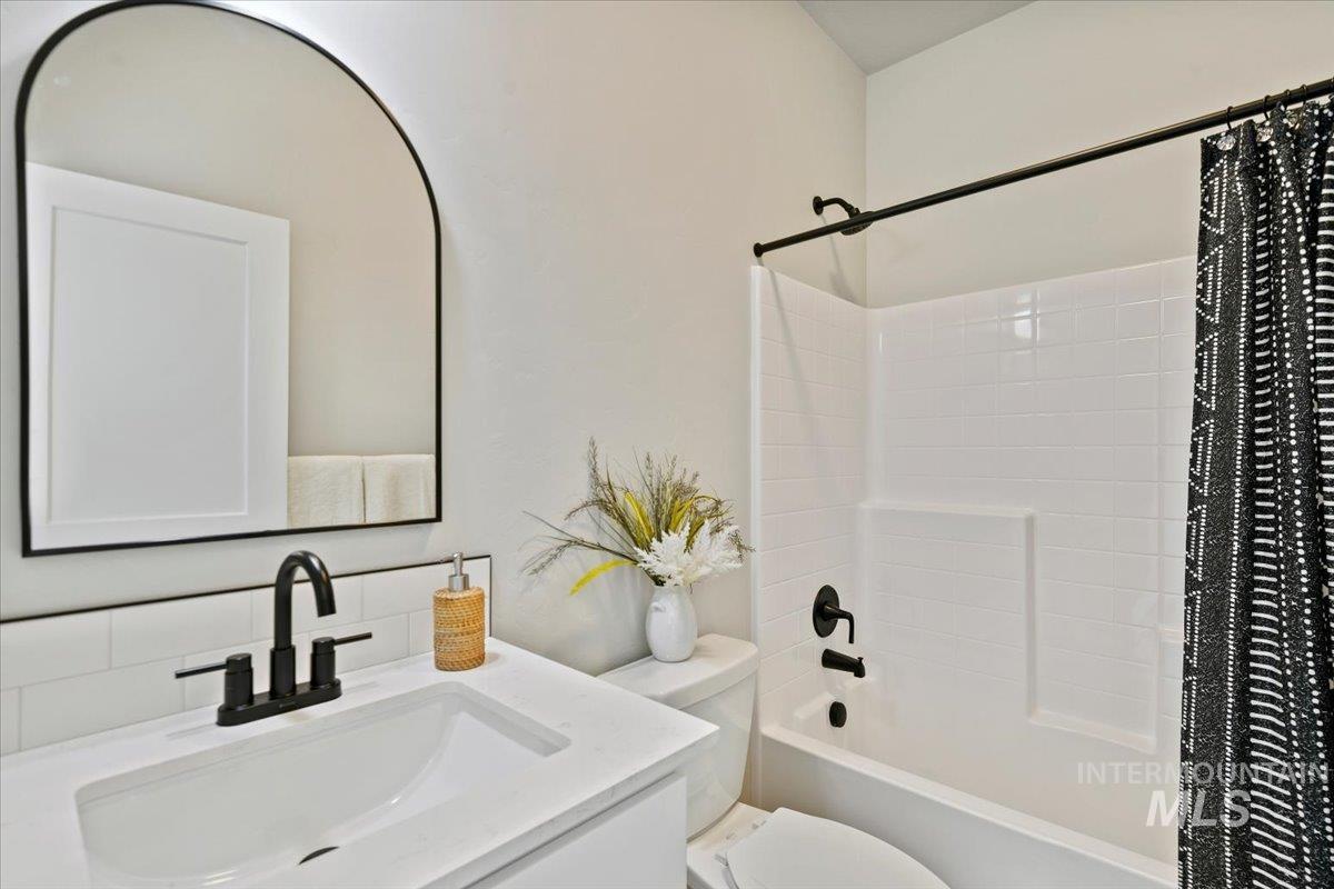 521 N Lucy Lane Property Photo 17