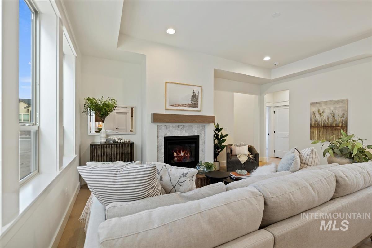2257 E Hidcote St. Property Photo 4