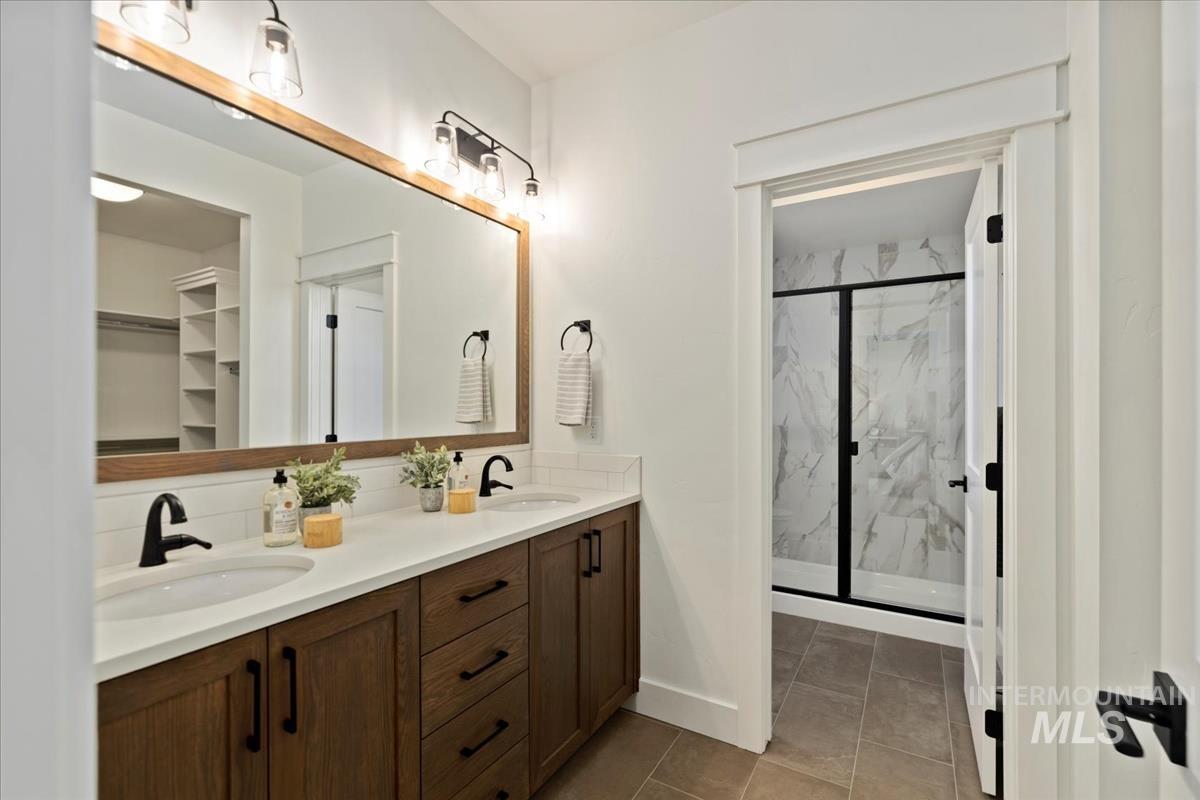 2257 E Hidcote St. Property Photo 25
