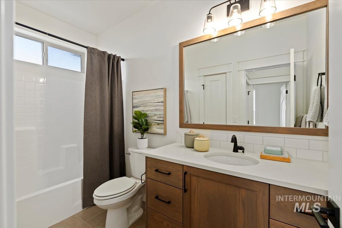 2257 E Hidcote St. Property Photo 26