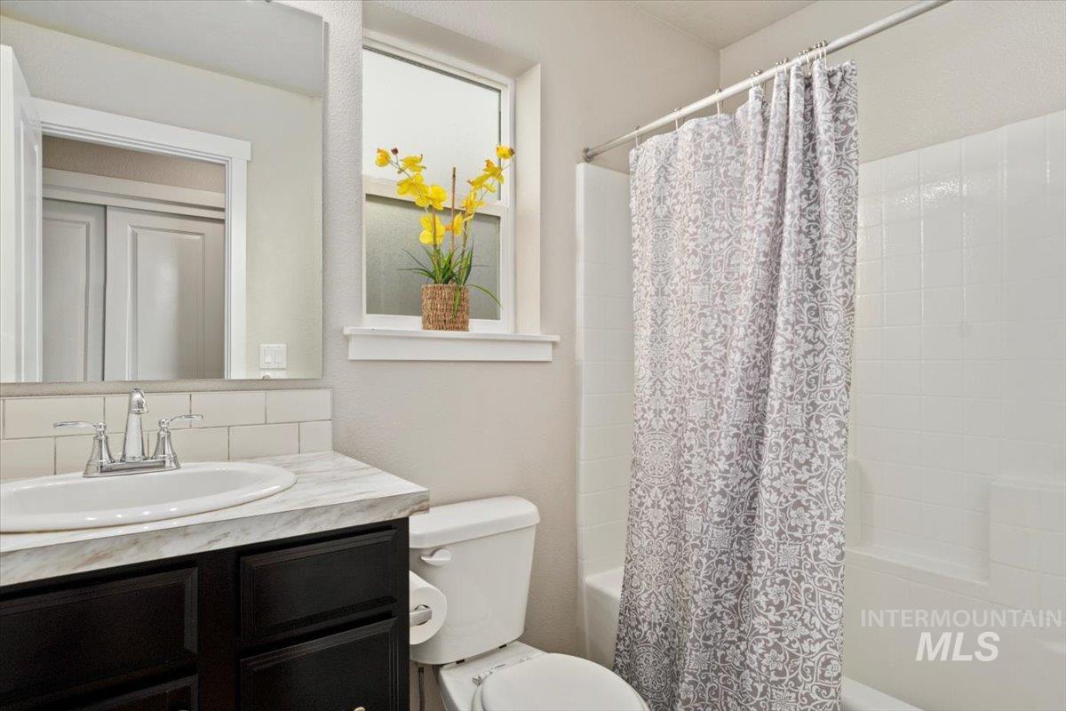 7688 E Lafayette Property Photo 8