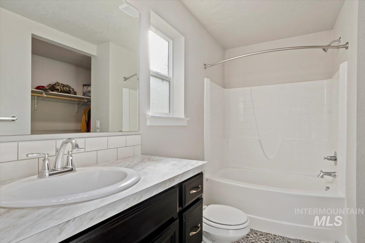 7688 E Lafayette Property Photo 9