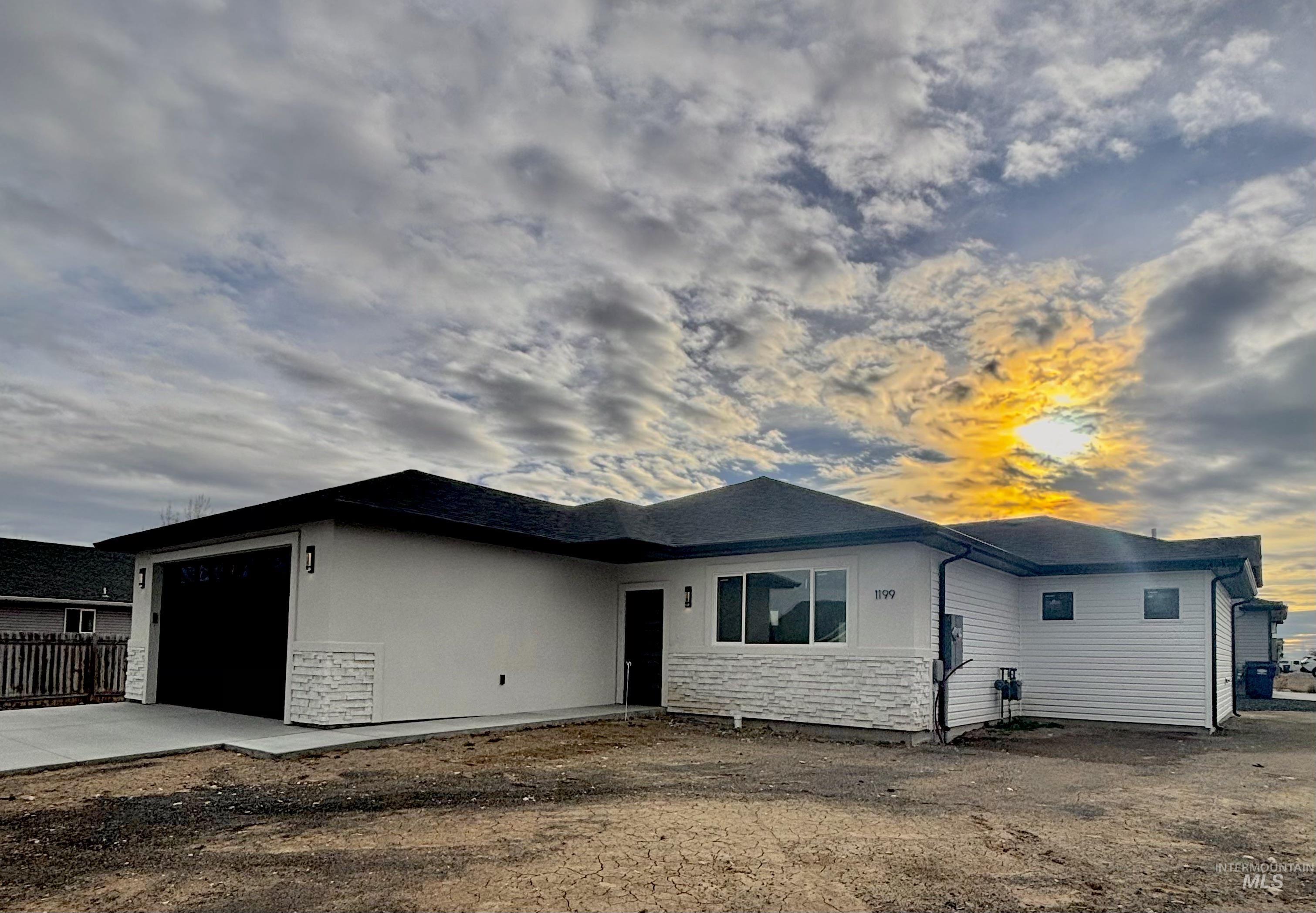 1199 Saddle Property Photo