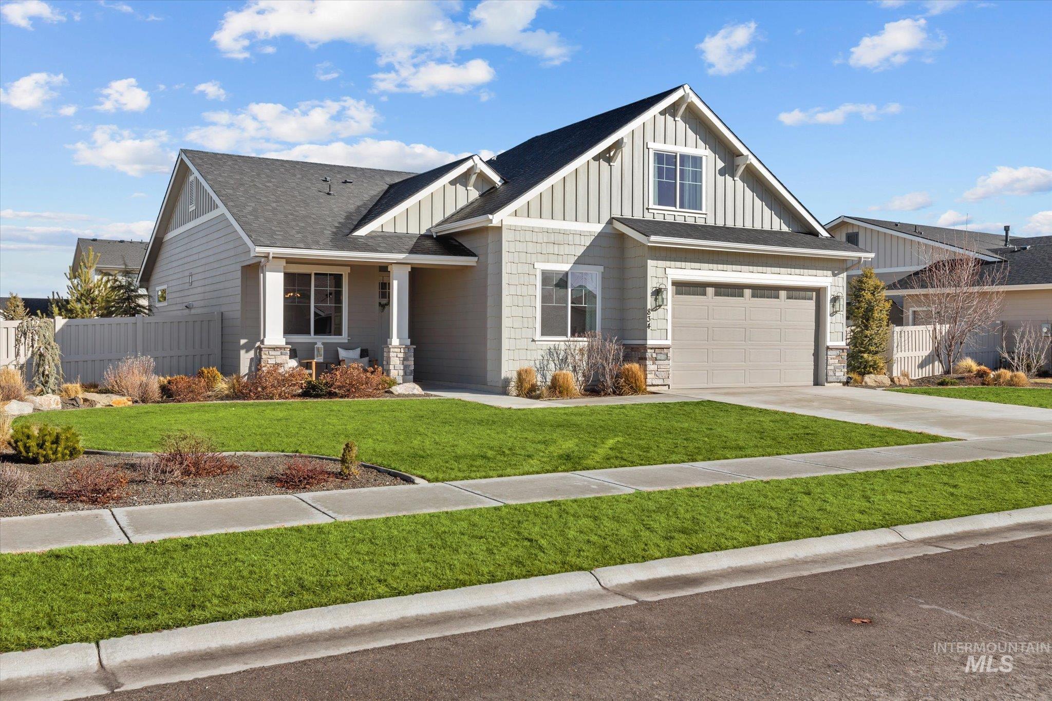 834 W Grassland Property Photo