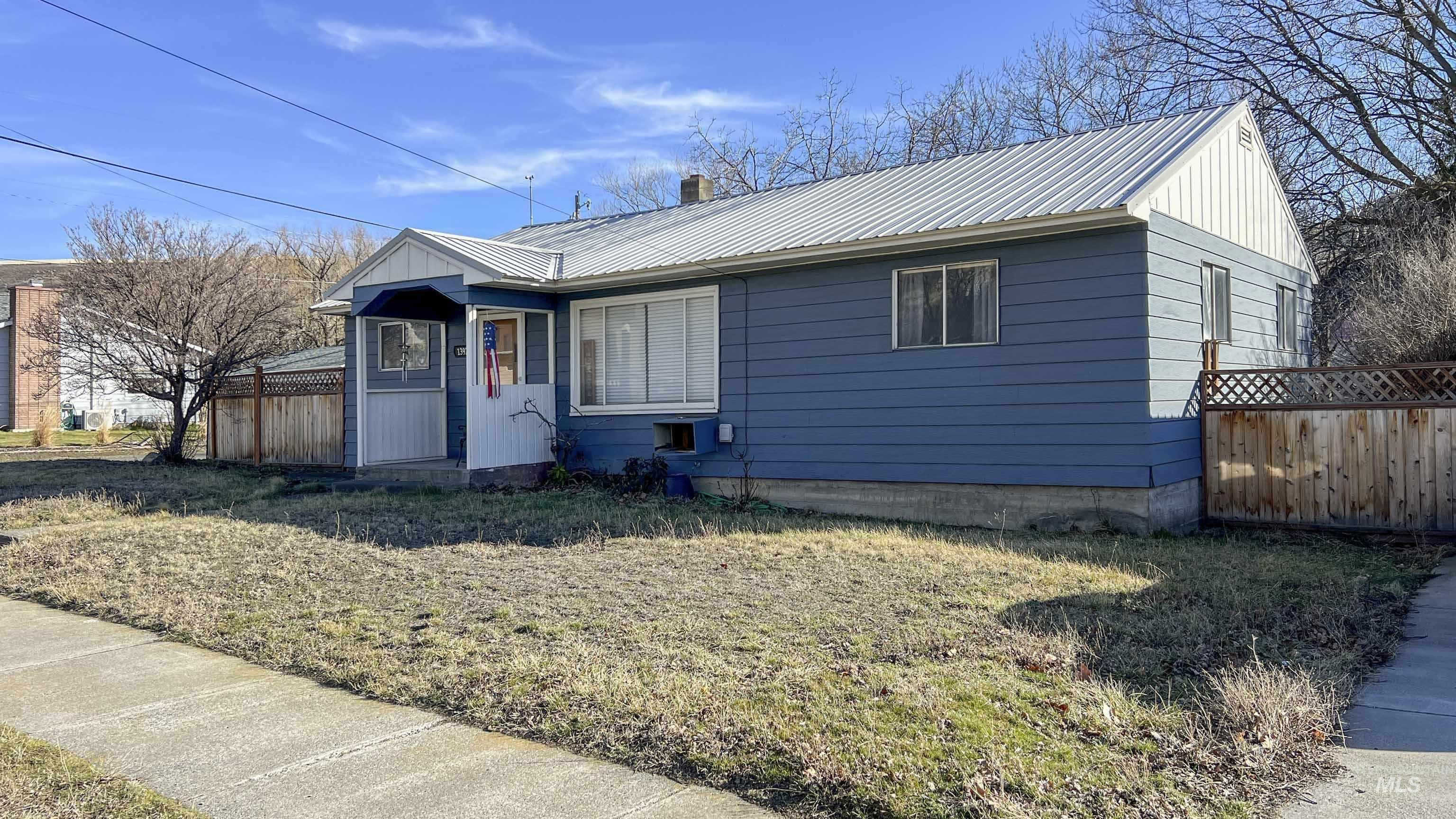 1392 Columbia St Property Photo