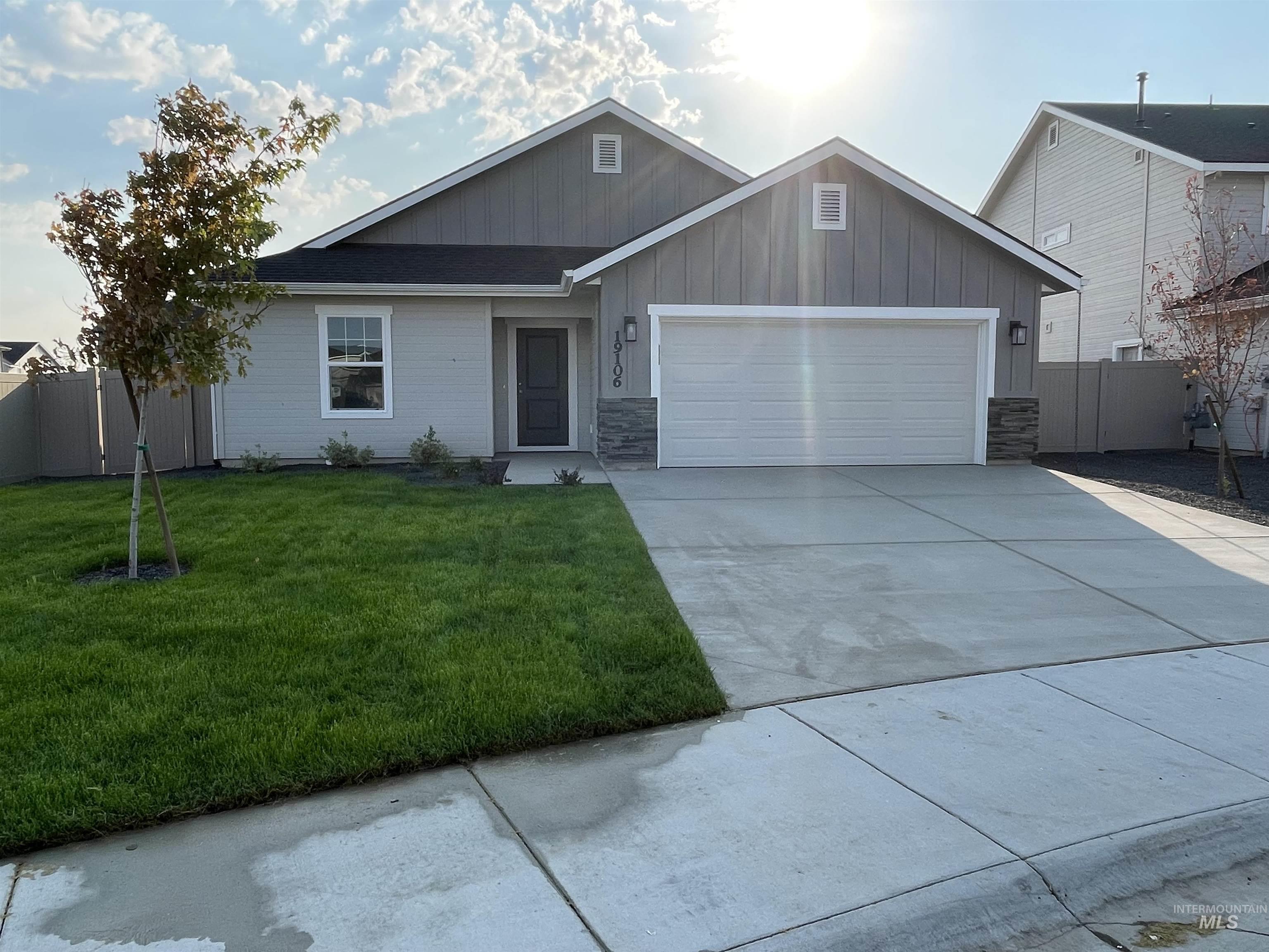 19106 Mooney Ave Property Photo 1