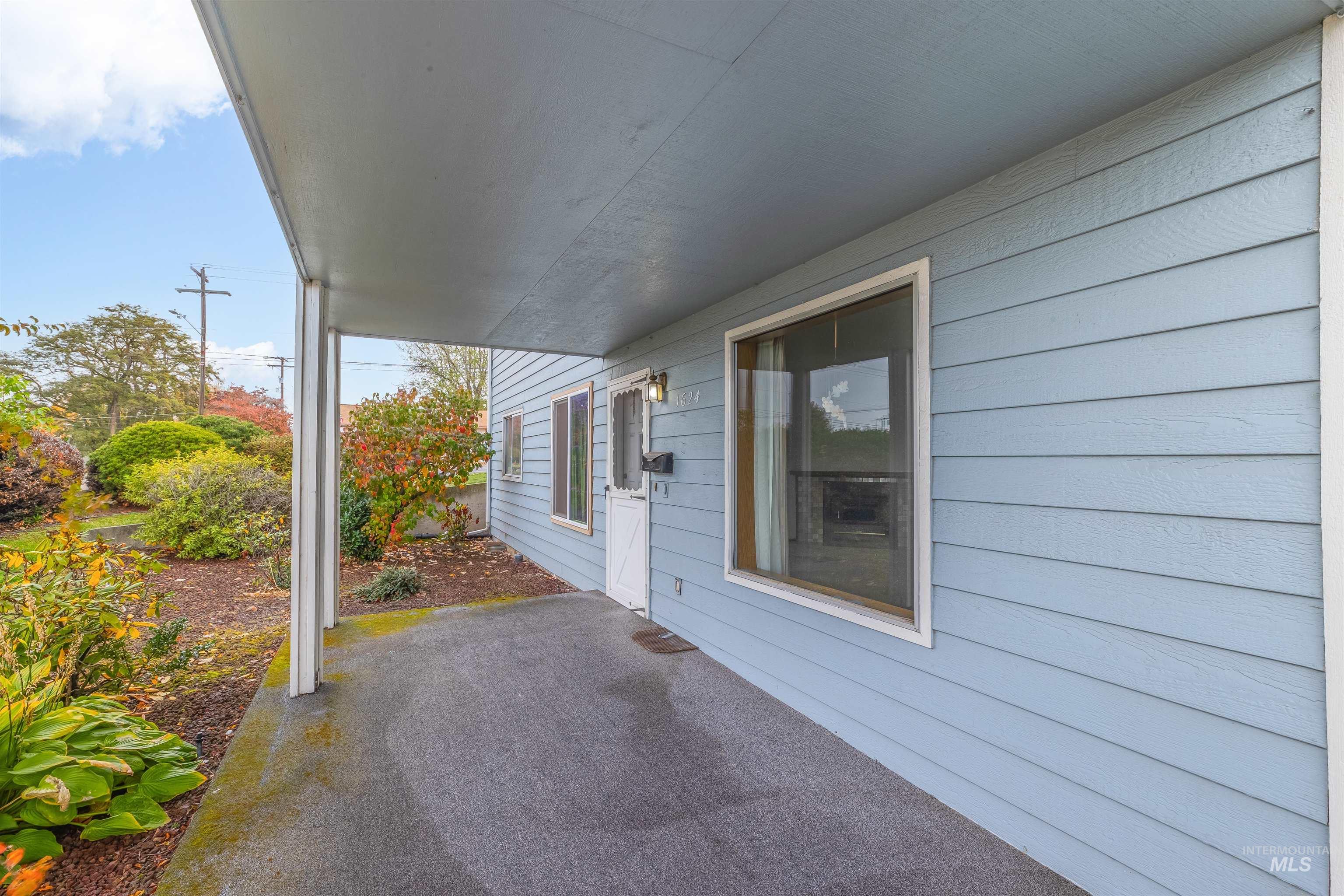 1624 18th Avenue Property Photo 3